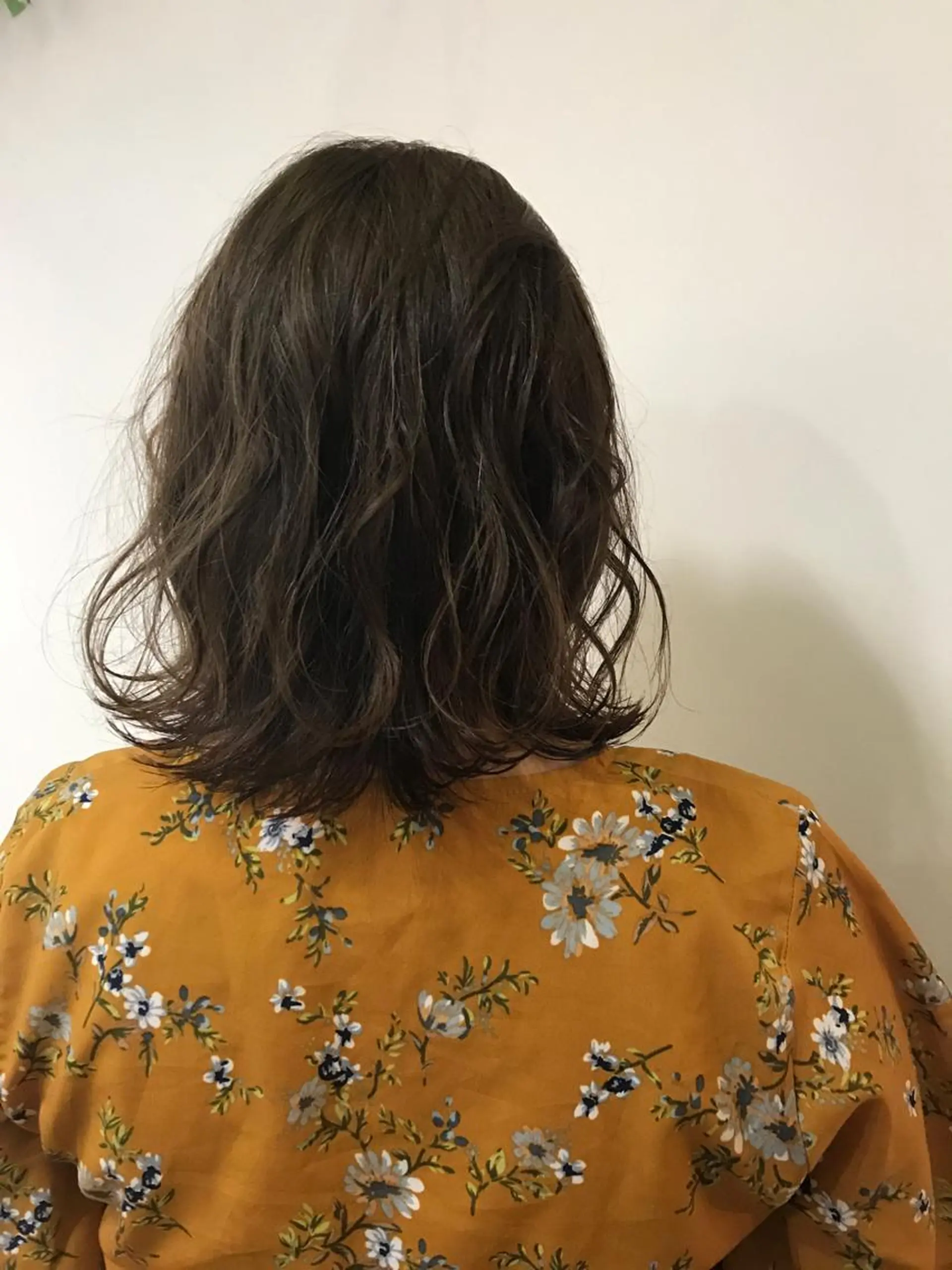 ミディアム カラー いけだ ひかり ハイライトくびれヘアのヘアスタイル