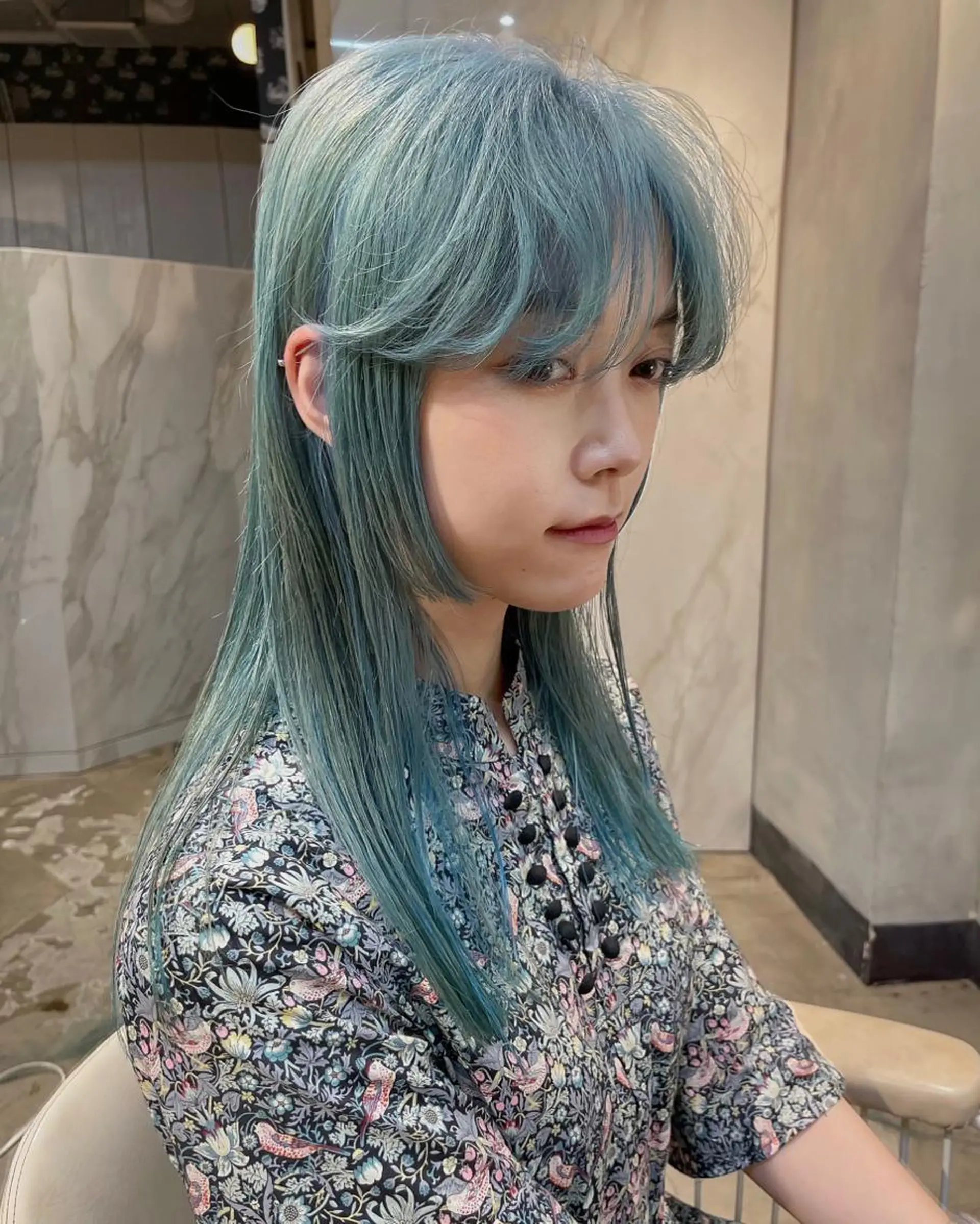 ミディアム カラー ブルーカラー ミント カット ヘアカラー トリートメント SALOWIN所属・ブリーチ🧹 ボブ✨レイヤーのヘアスタイル