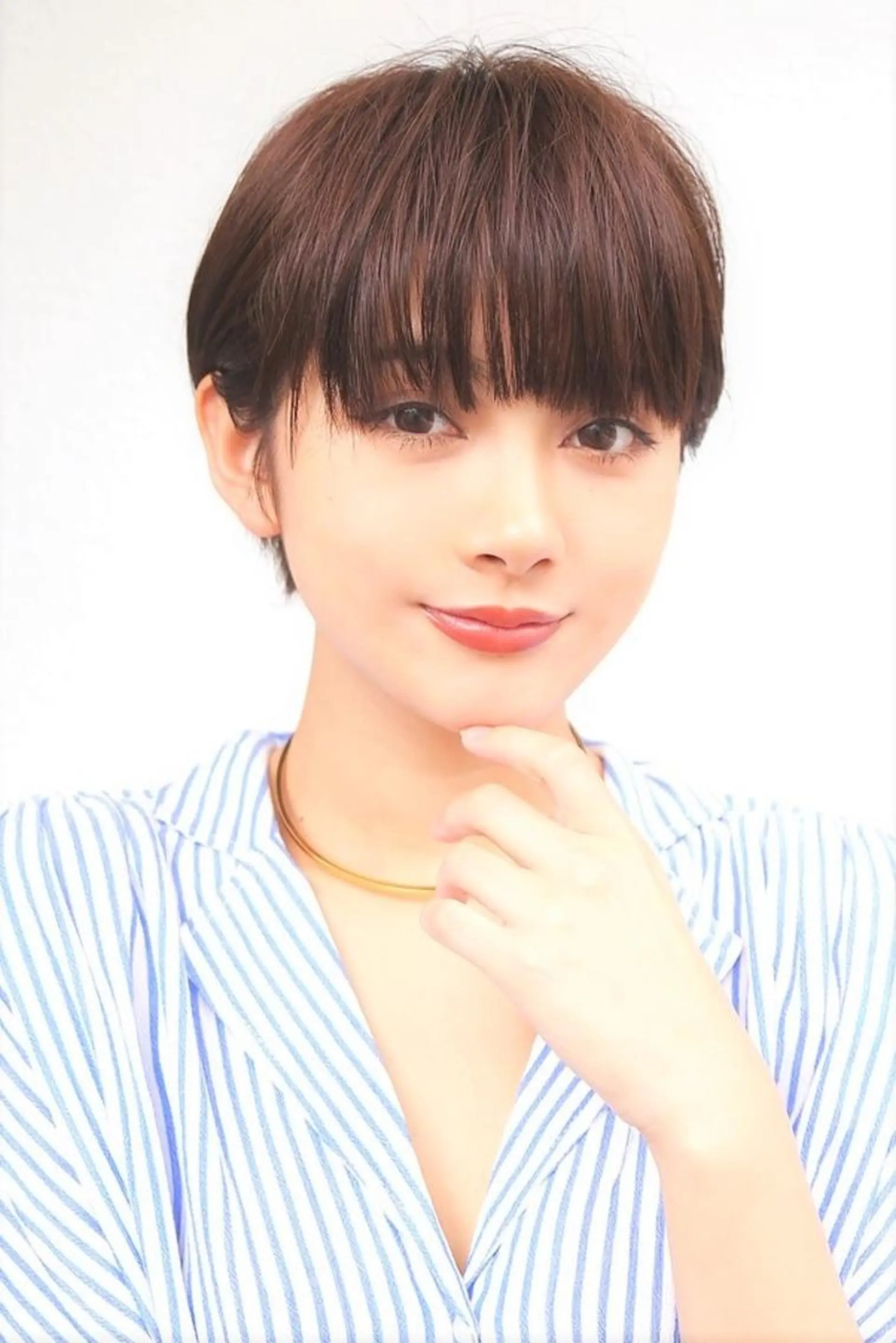 ショート カラー デザイナー Anne アンのヘアスタイル