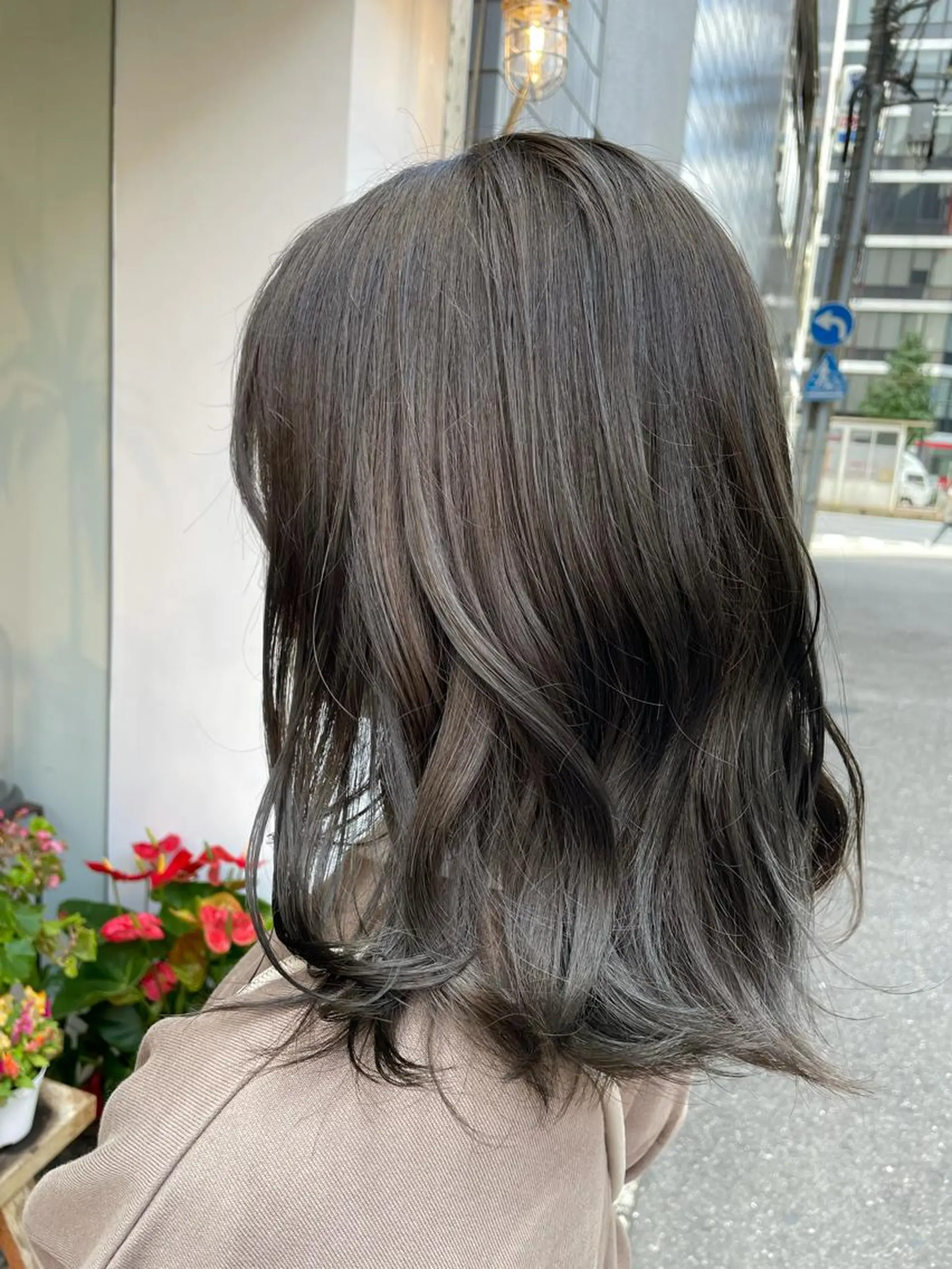 ミディアム カラー ブルーカラー ブルーグレー ブルーグレージュ 透明感カラー グレージュ ヘアカラー 福田 千尋のヘアスタイル