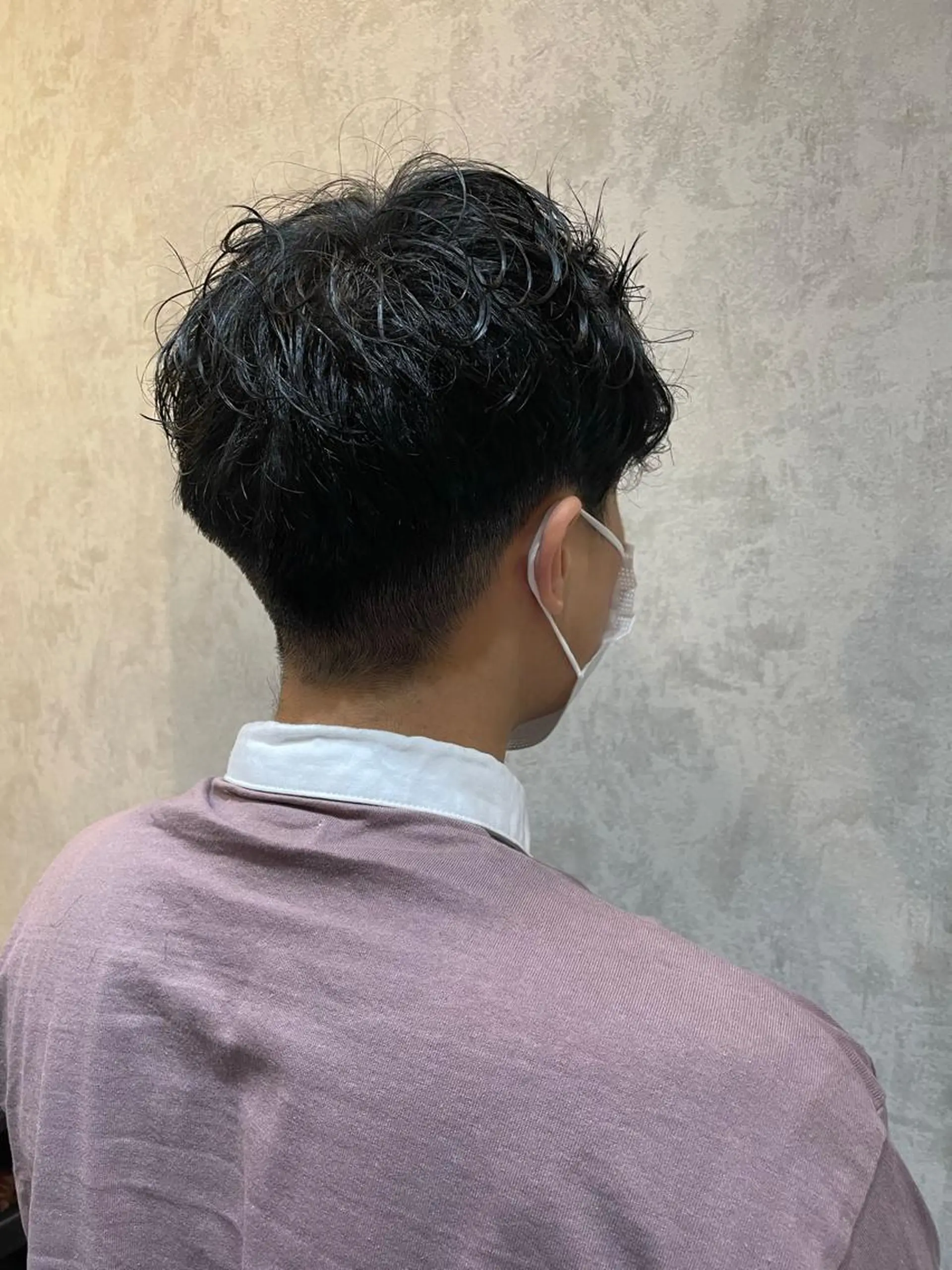ショート メンズ センターパート マッシュ メンズパーマ 飯塚 沙衣のヘアスタイル