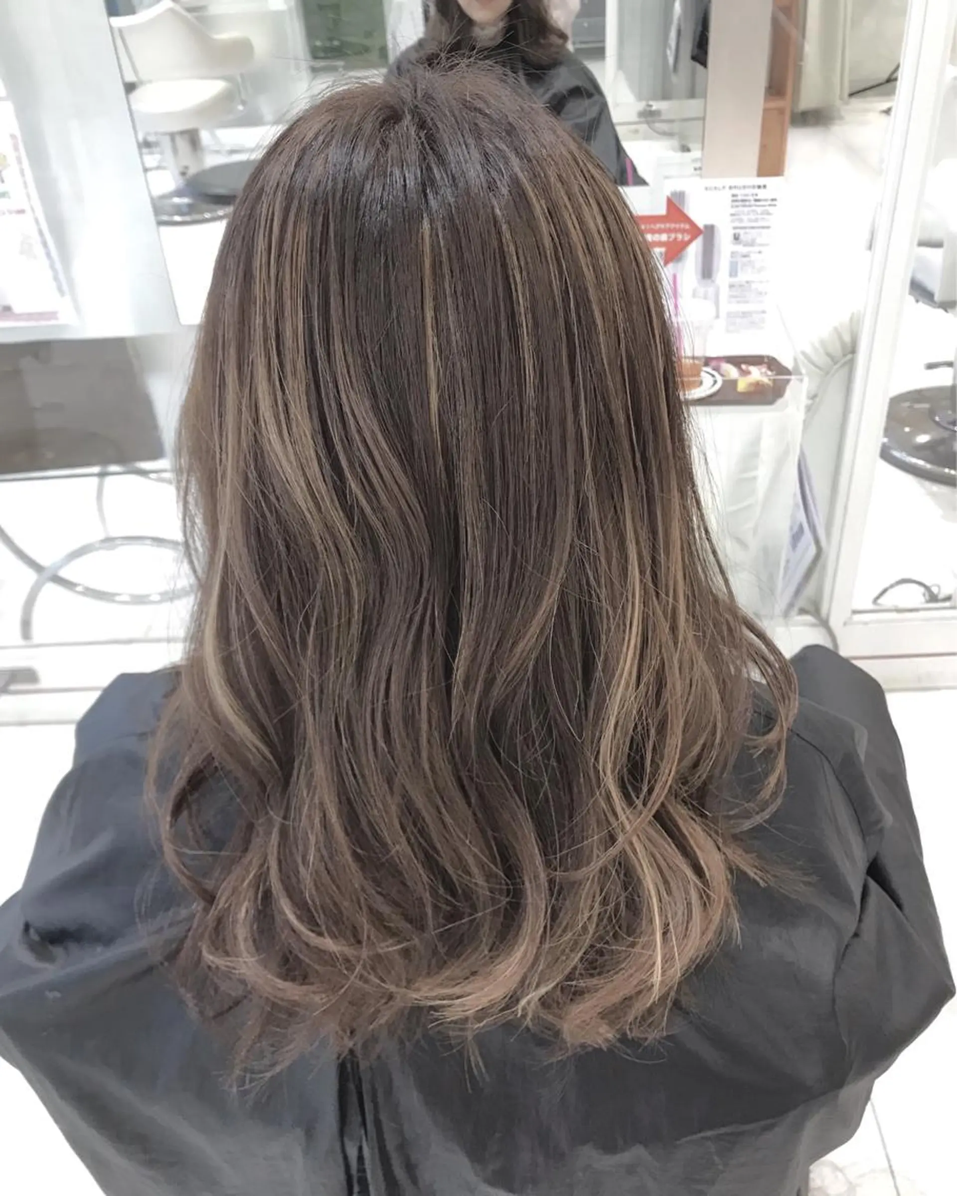 セミロング カラー 岡田詩織 MODE Ks松原店のヘアスタイル