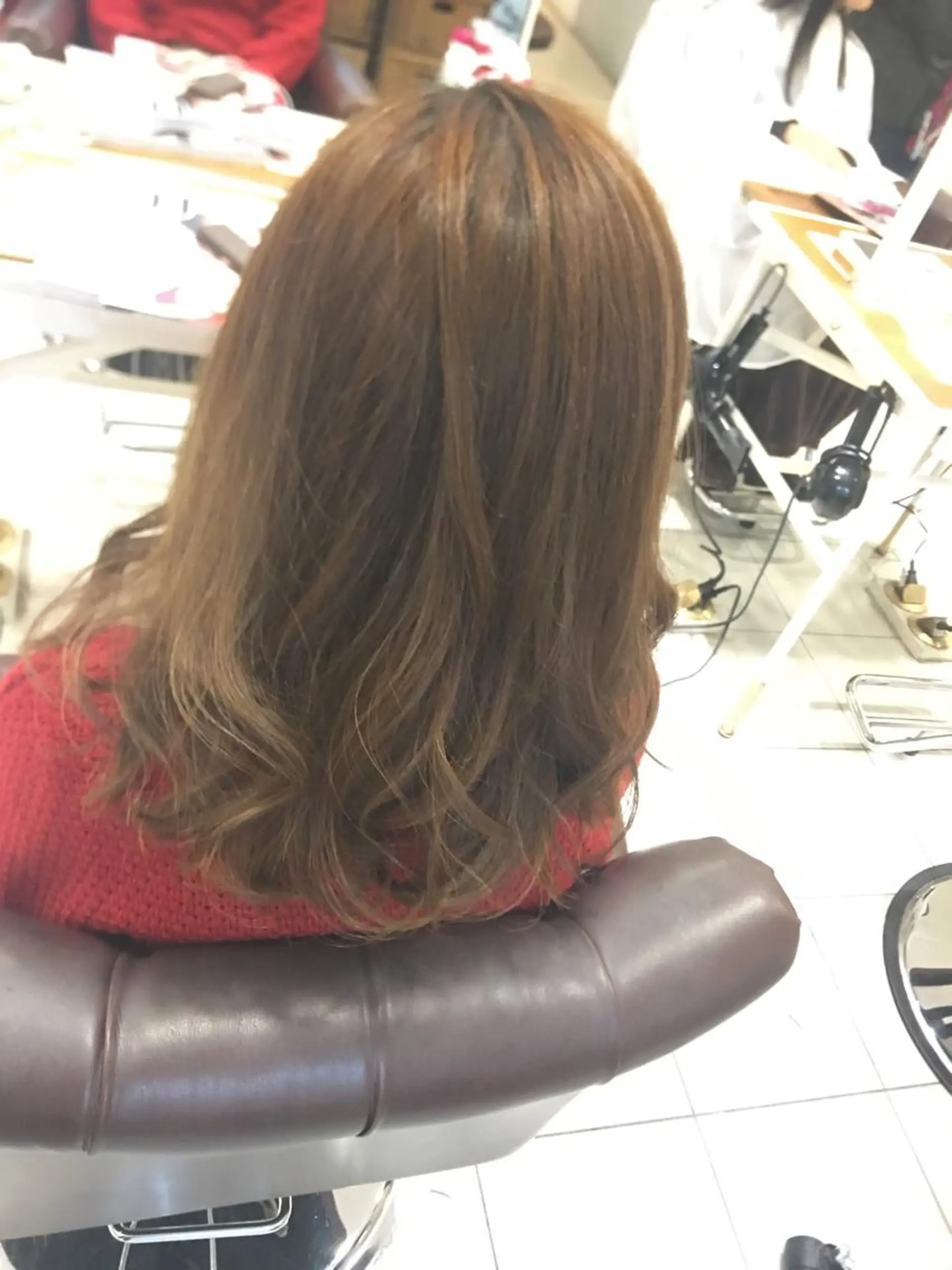 ロング カラー ベージュカラー フォギーベージュ ブリーチカラー🌈 嘉名 真樹のヘアスタイル