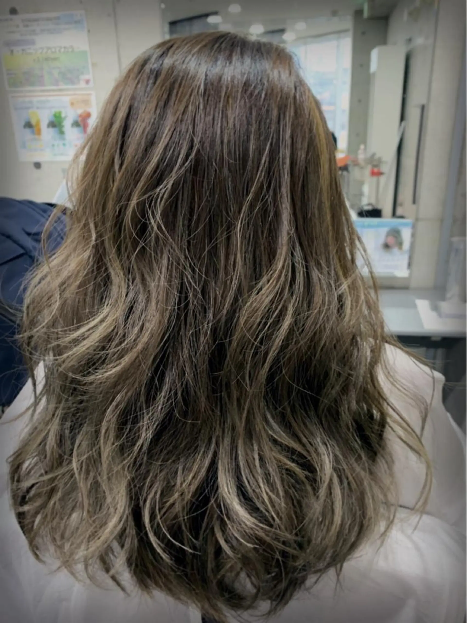ミディアム カラー ブリーチ ハイライトカラー ハイライト 小林 美央のヘアスタイル