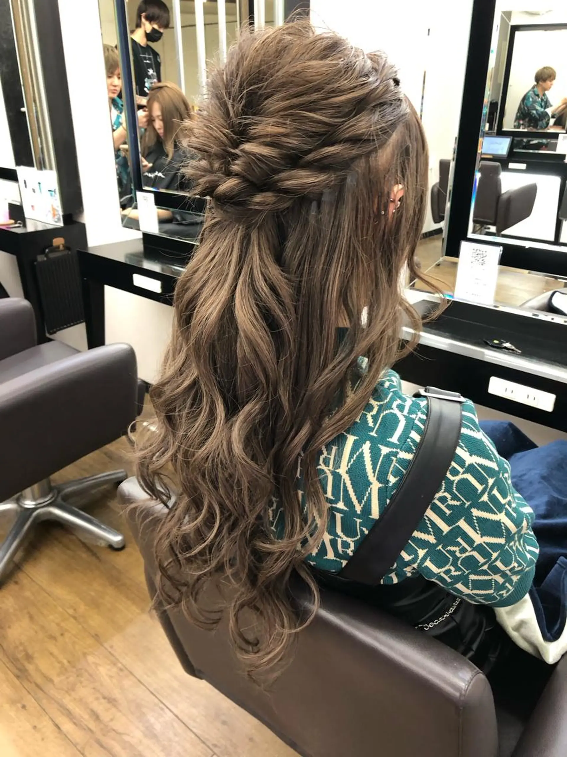 ロング カラー ヘアアレンジ ハーフアップ 結婚式・ブライダル シールエクステ バレイヤージュ ハイライトカラー alpha. カラーエクステ下妻のヘアスタイル