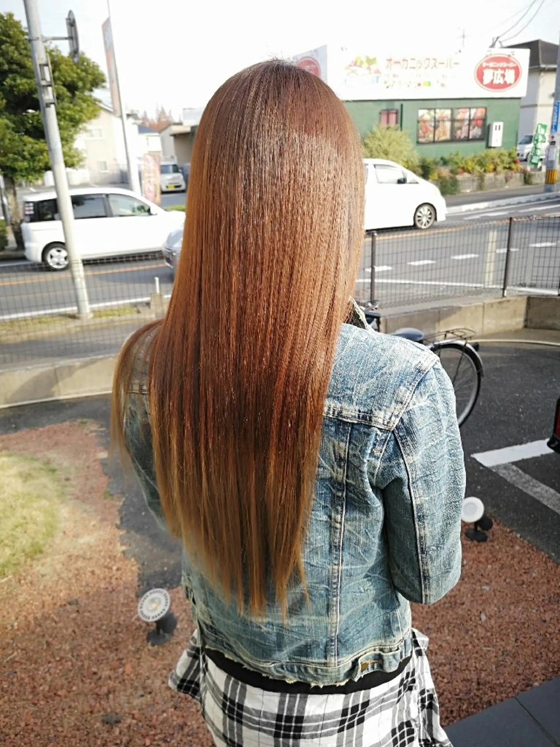 ロング Aile所属・酸性ストレート／カラ ー/山下高明のヘアスタイル