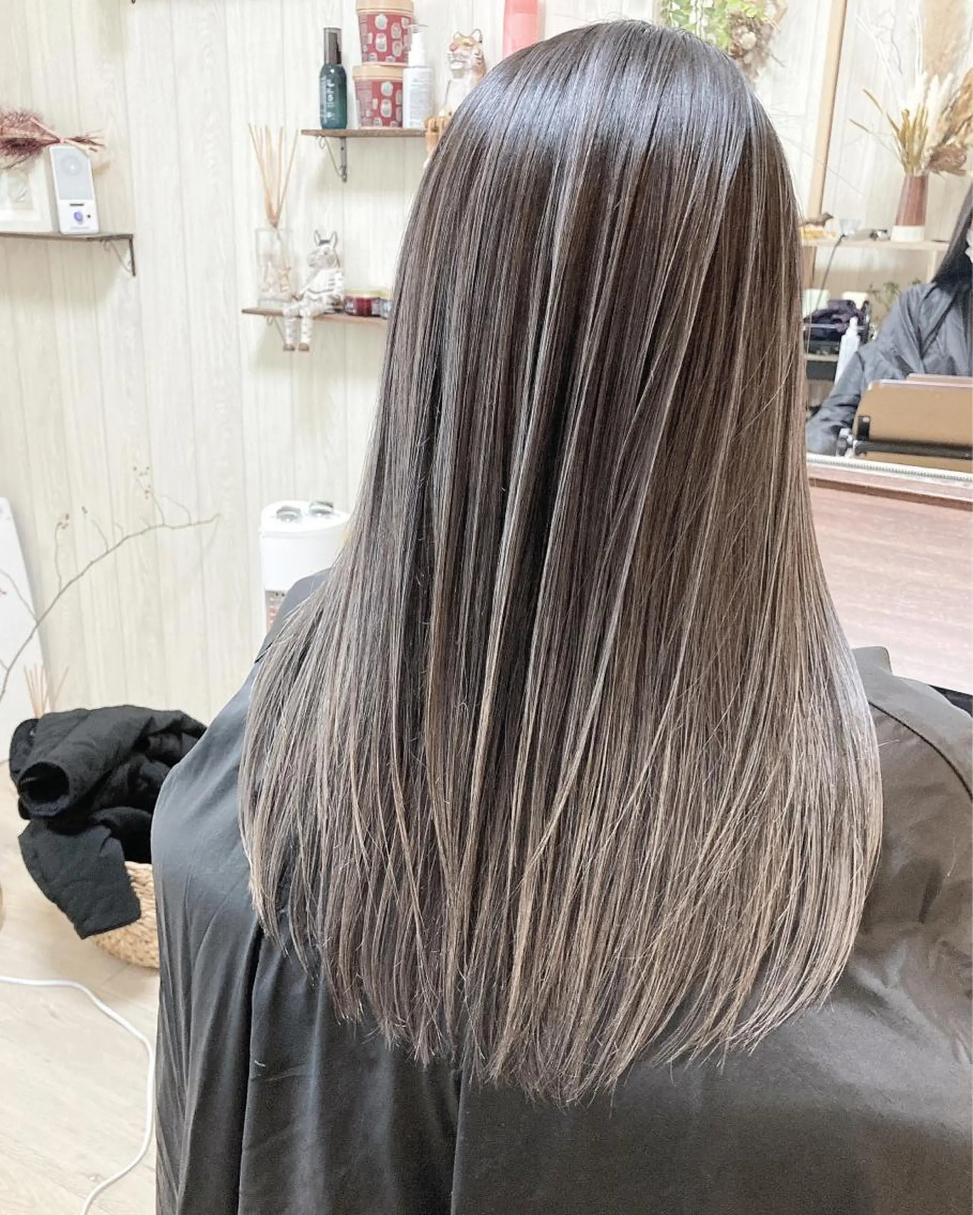 セミロング カラー MERCI所属・マツモト コウダイのヘアスタイル