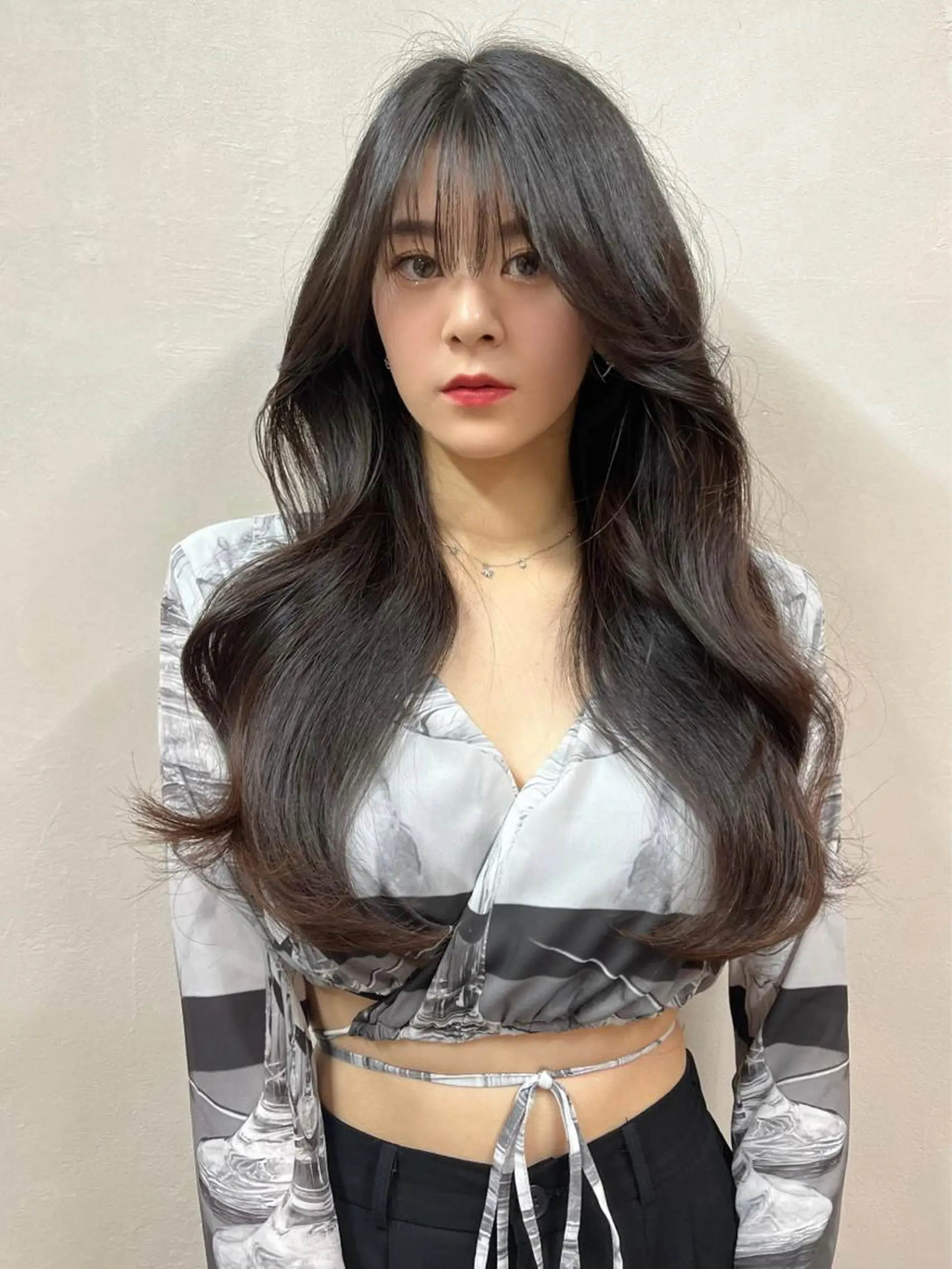 ロング くびれヘア レイヤーカット 韓国ヘア レイヤーカットのヘアスタイル