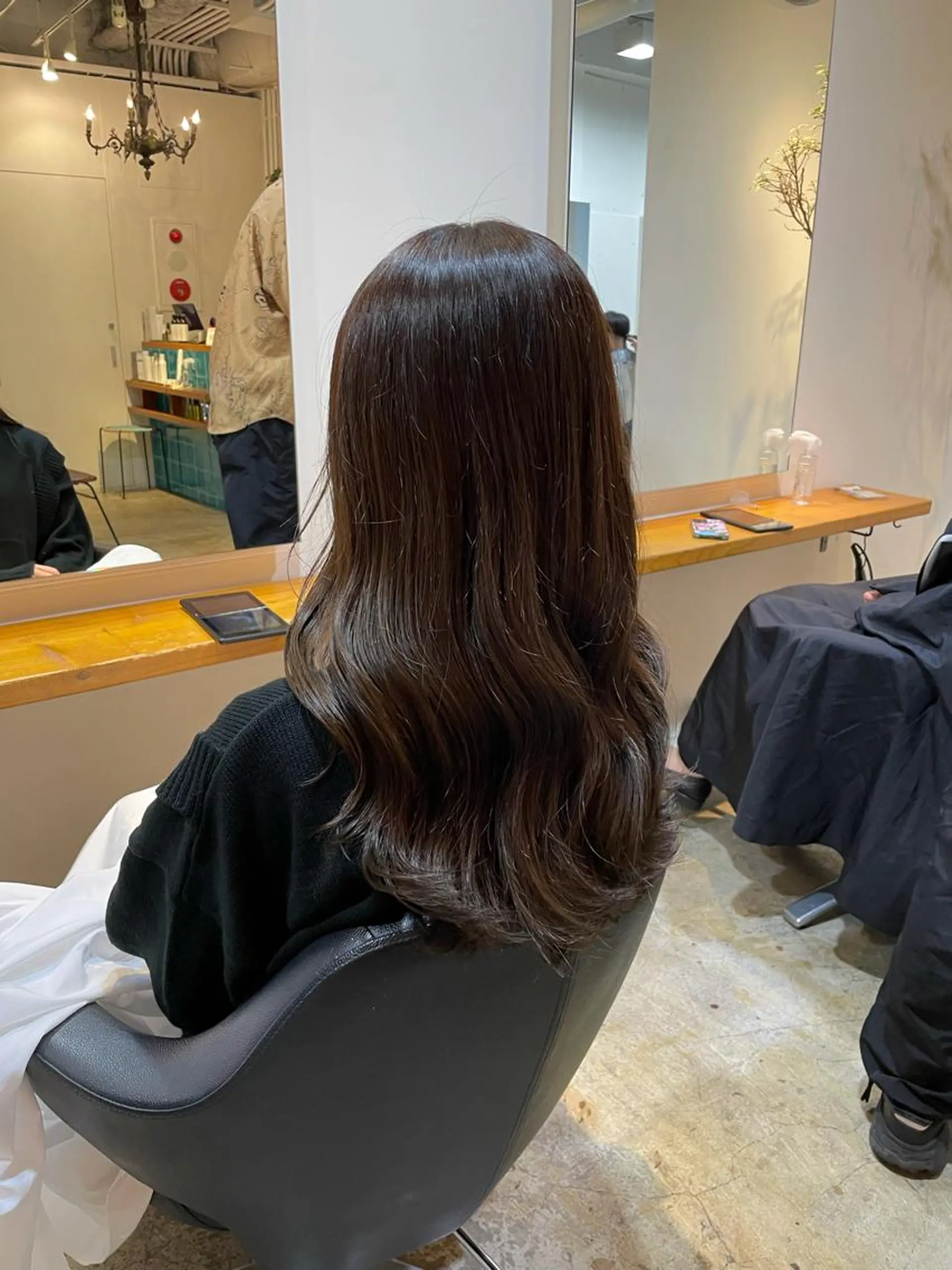 ロング カラー グレージュ ハイライトカラー オリーブグレージュ オリーブグレー ハイライト カット ヘアカラー トリートメント MIOベージュカラー 柔らかいカラーのヘアスタイル