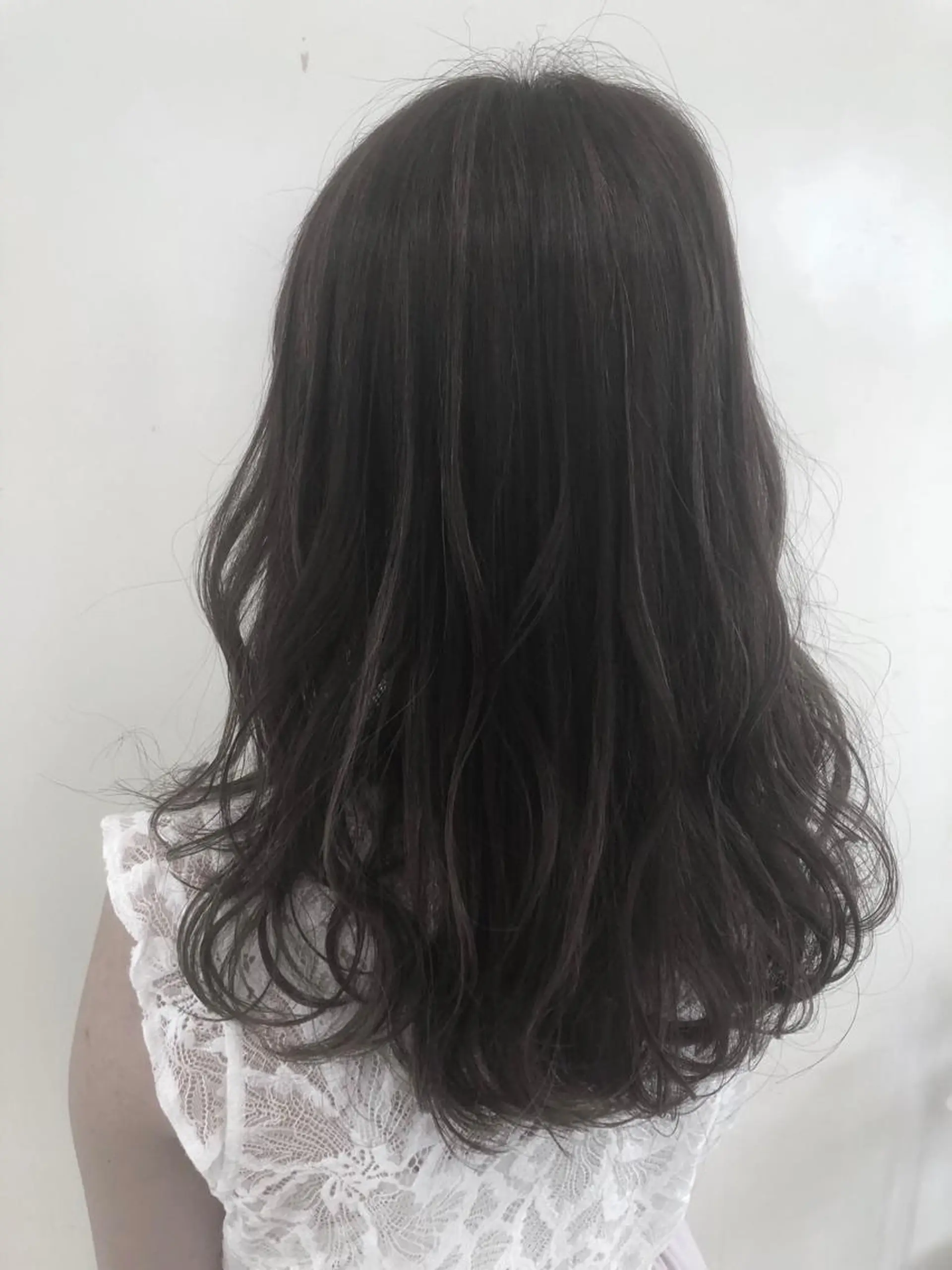 セミロング アッシュ アッシュグレー ブリーチ/髪質改善 前田志穂のヘアスタイル