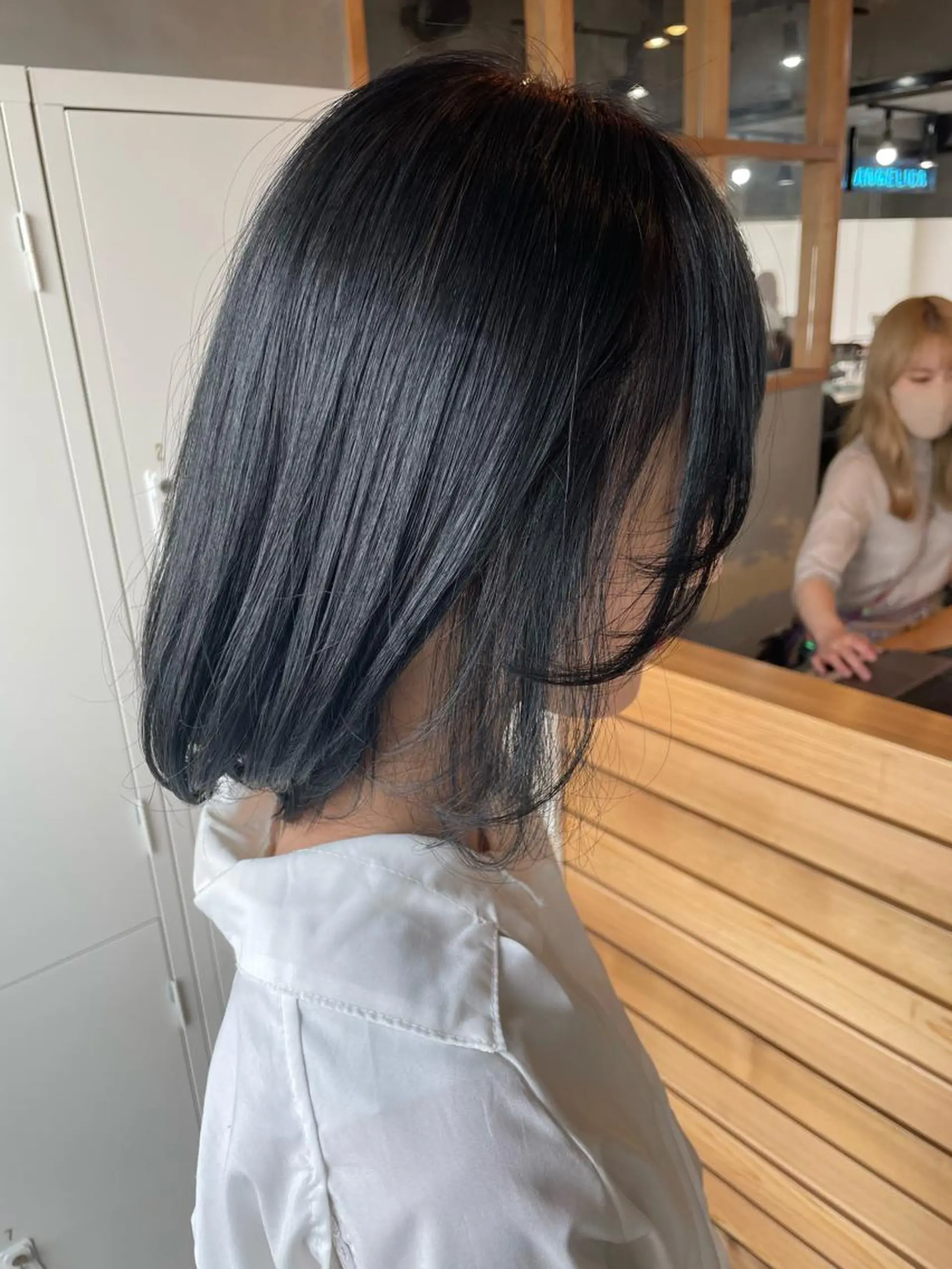 ミディアム 顔周りカット レイヤーカット カット ヘアカラー アンジェリカ難波所属・的塲 優弥のヘアスタイル