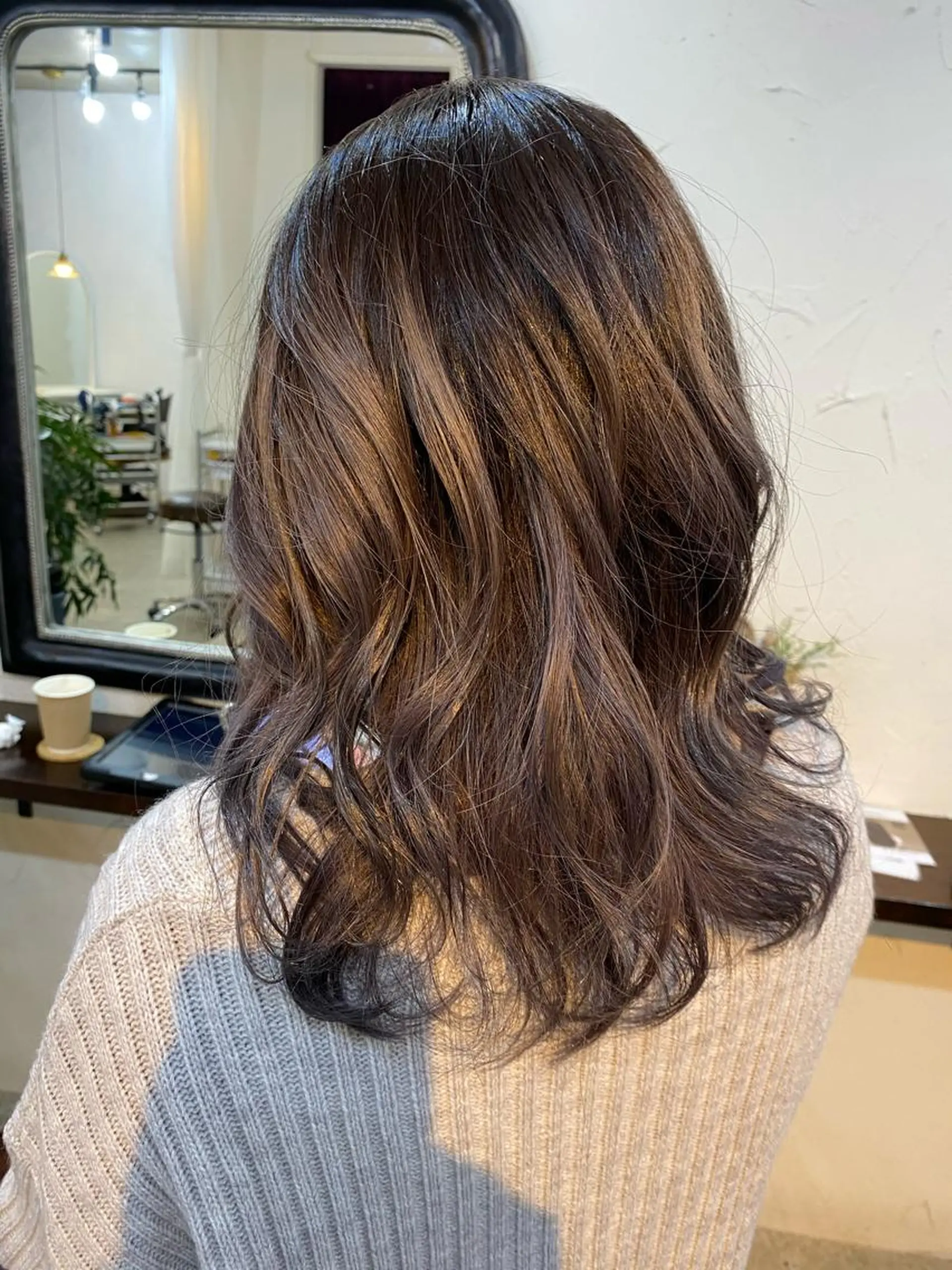 セミロング カラー ヘアアレンジ アッシュ ブリーチ ラベンダーカラー ラベンダーアッシュ eTONe所属・志賀 あずみのヘアスタイル