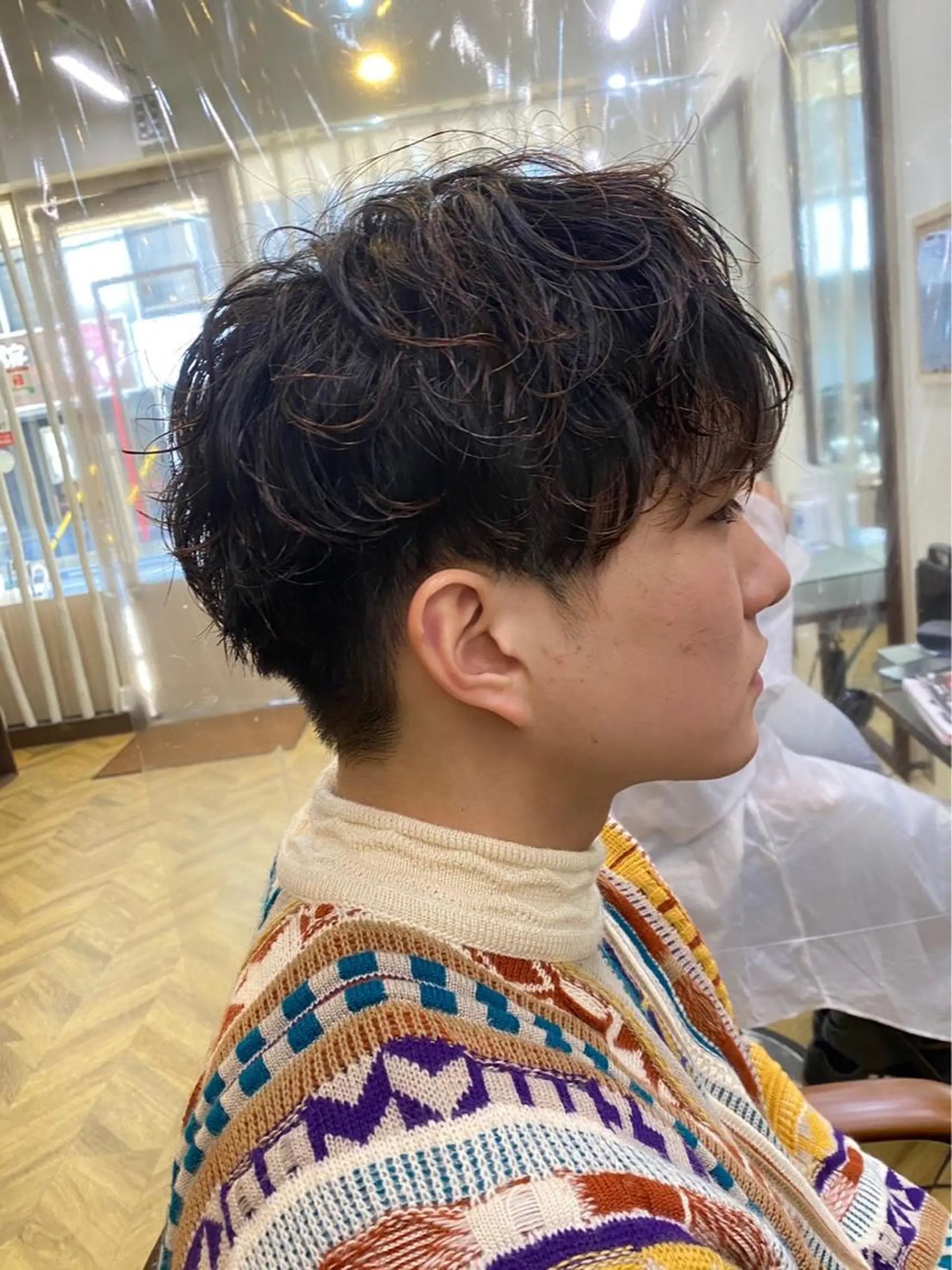 メンズ メンズバレイヤージュ メンズブリーチ センターパート フェードカット メンズハイライト エリアNo.1人気✨ ブリッツレボルト☘️のヘアスタイル