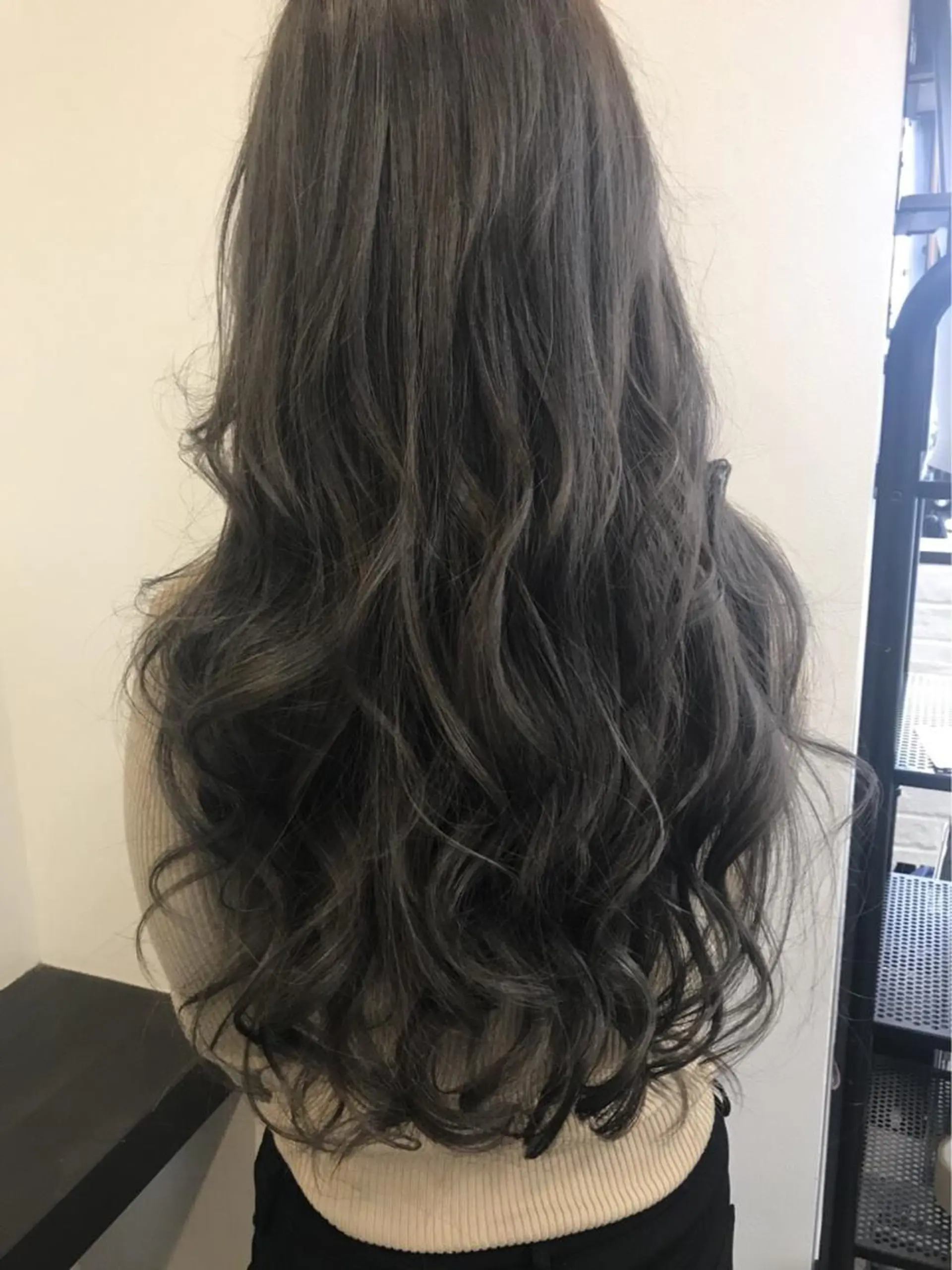 ロング カラー アッシュ ダークグレー ヘアカラー トリートメント Rocco by hair brand RYO所属・小泉 円香のヘアスタイル
