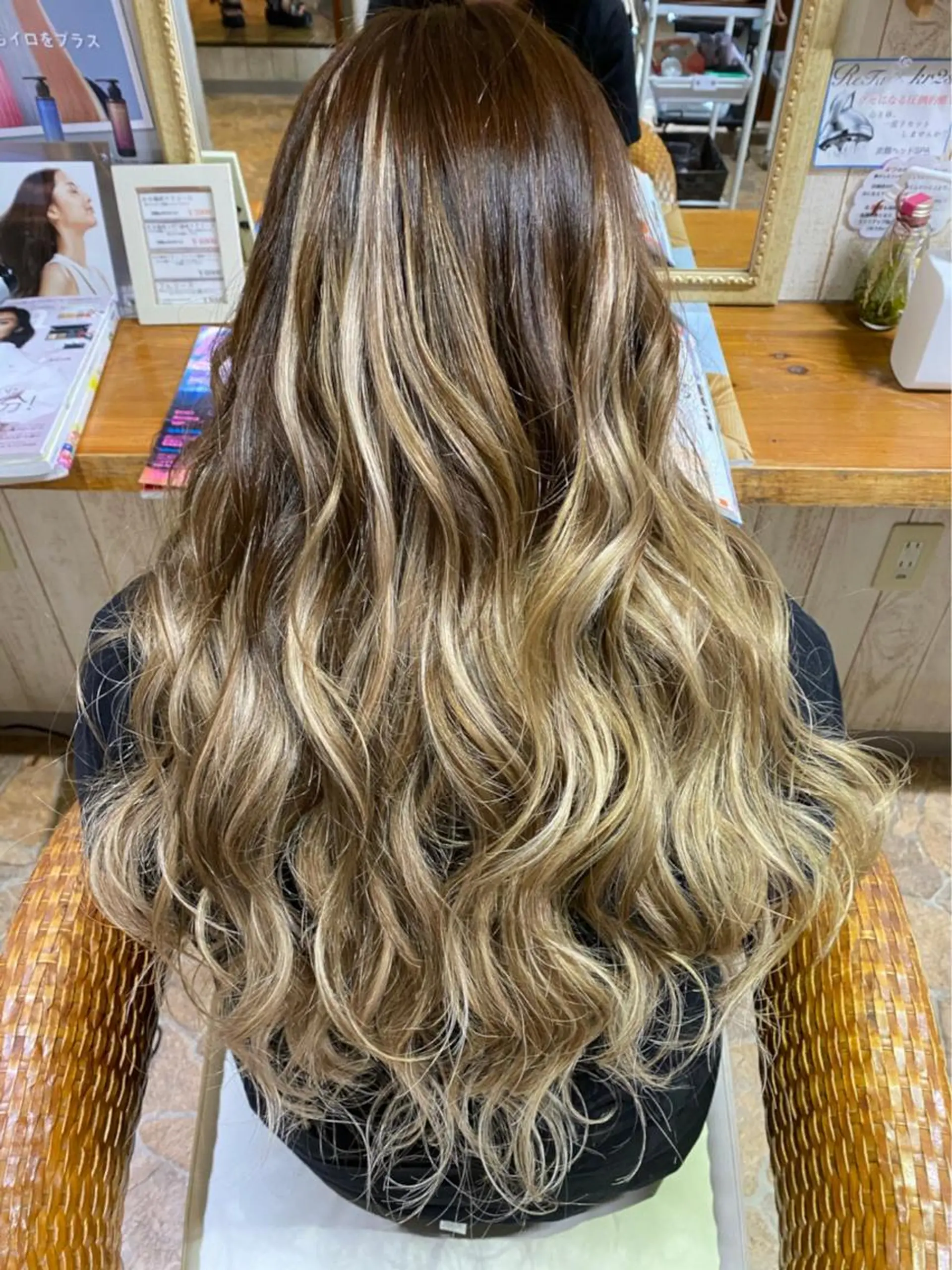ロング カラー ヘアアレンジ kr2s アメ村のヘアスタイル