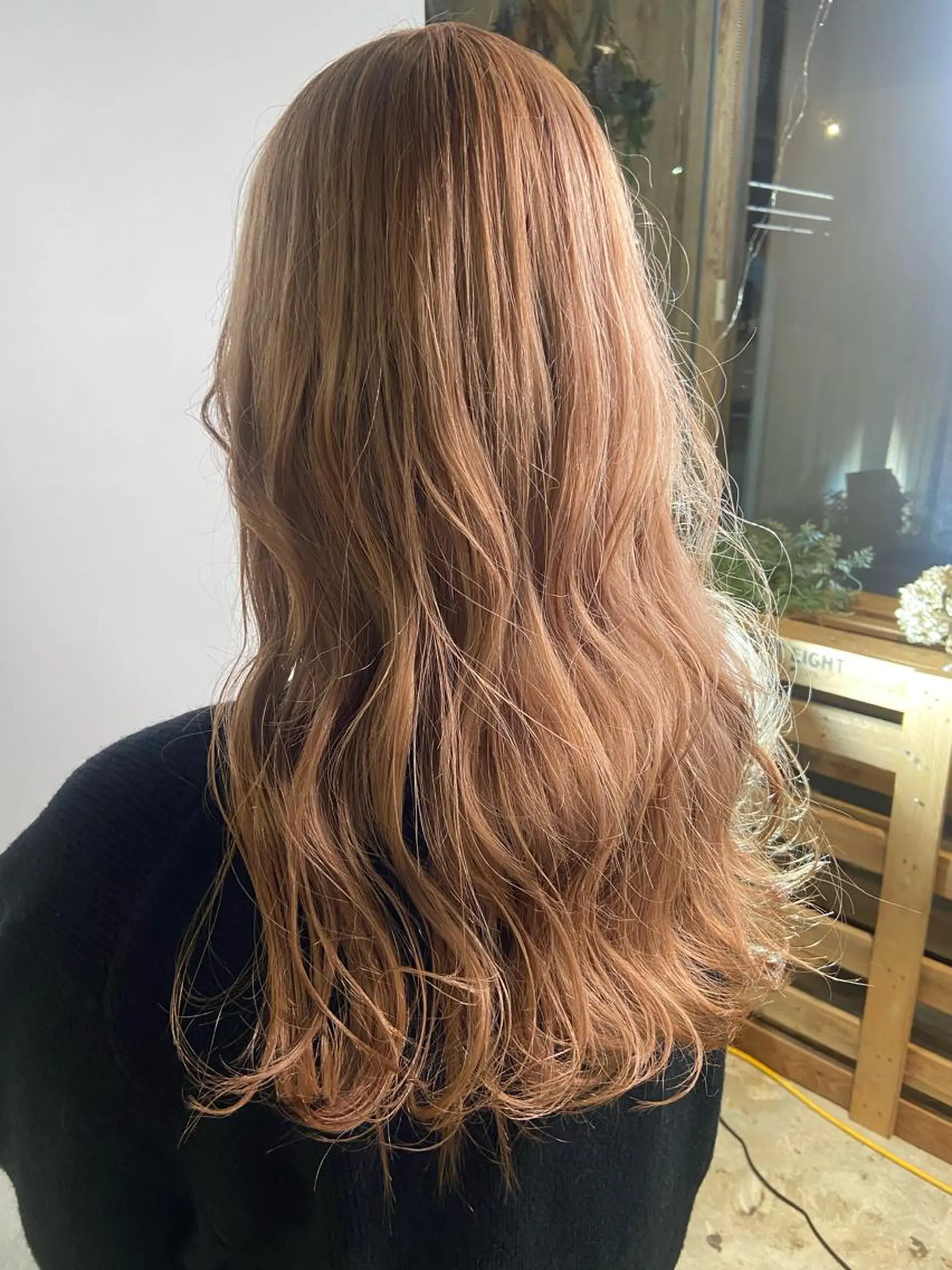 ロング カラー ベージュカラー ミルクティーベージュ カット ヘアカラー トリートメント VISUALIST所属・小倉/レイヤー/ 顔周りカット/naoのヘアスタイル