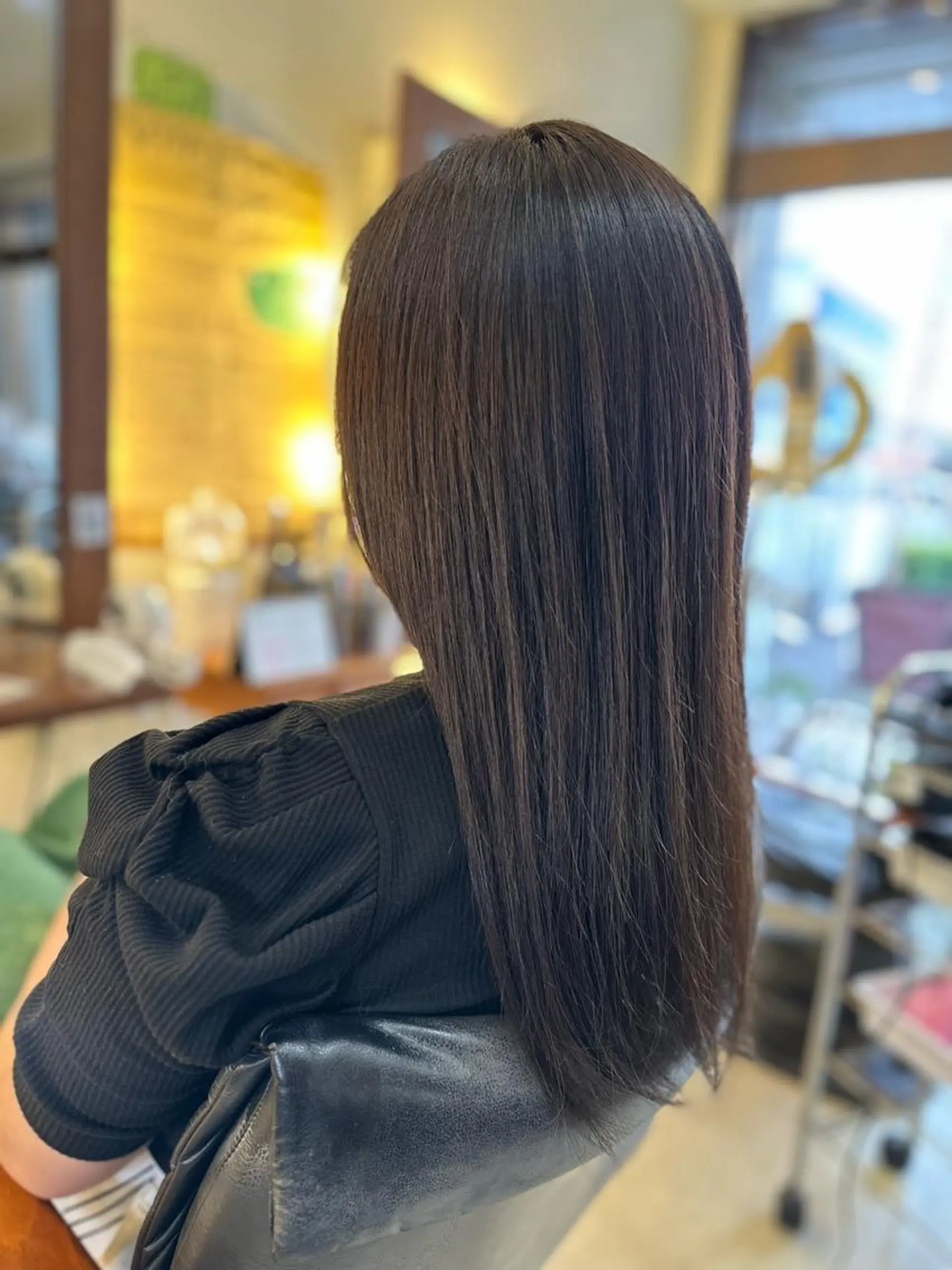 ロング カラー オリーブカラー 鈴木希優 /ハイトーンカラーのヘアスタイル