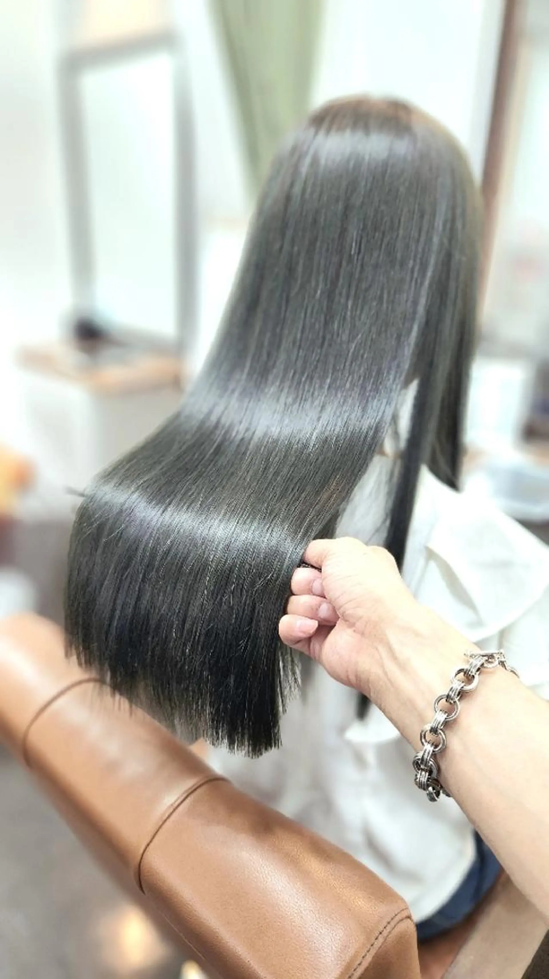 ロング 髪質改善 ロング 縮毛矯正 トリートメント 酸熱トリートメント カット ヘアカラー トリートメント ヒロセ シュウジのヘアスタイル