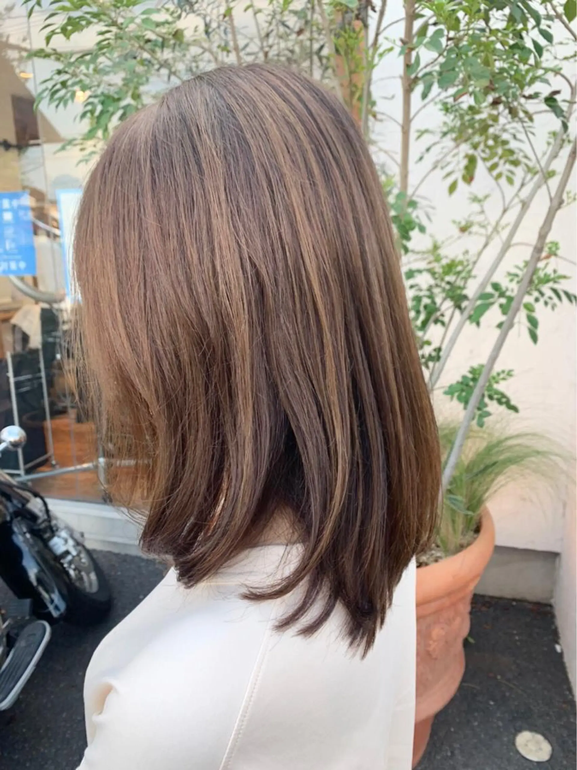 ミディアム 細沼 葵のヘアスタイル