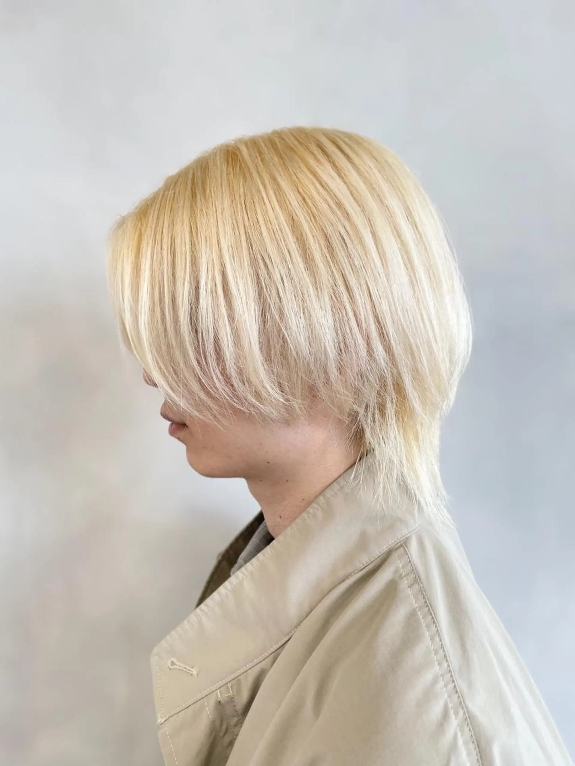 ミディアム カラー メンズ meme原宿所属・ブロンド・ハイトーン ／遠藤将太のヘアスタイル