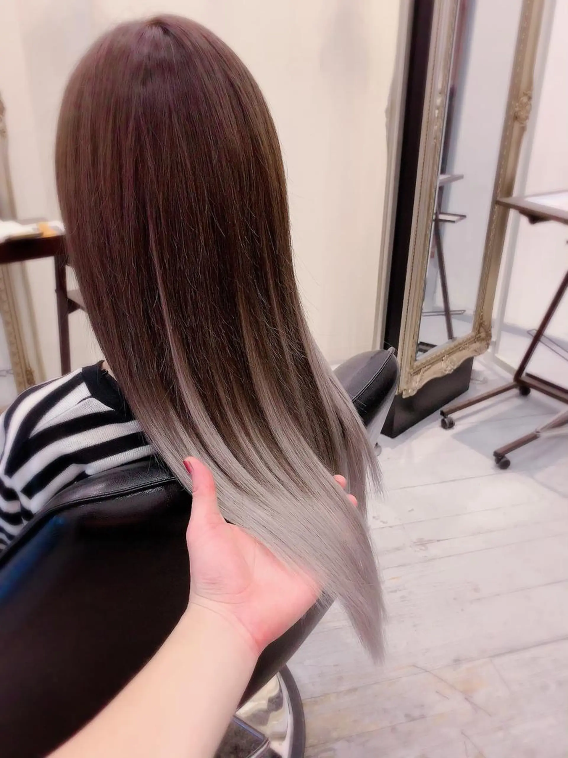 ロング カラー グラデーションカラー シルバー エクステ カット エクステ 🍀Moda by Grande🍀のヘアスタイル