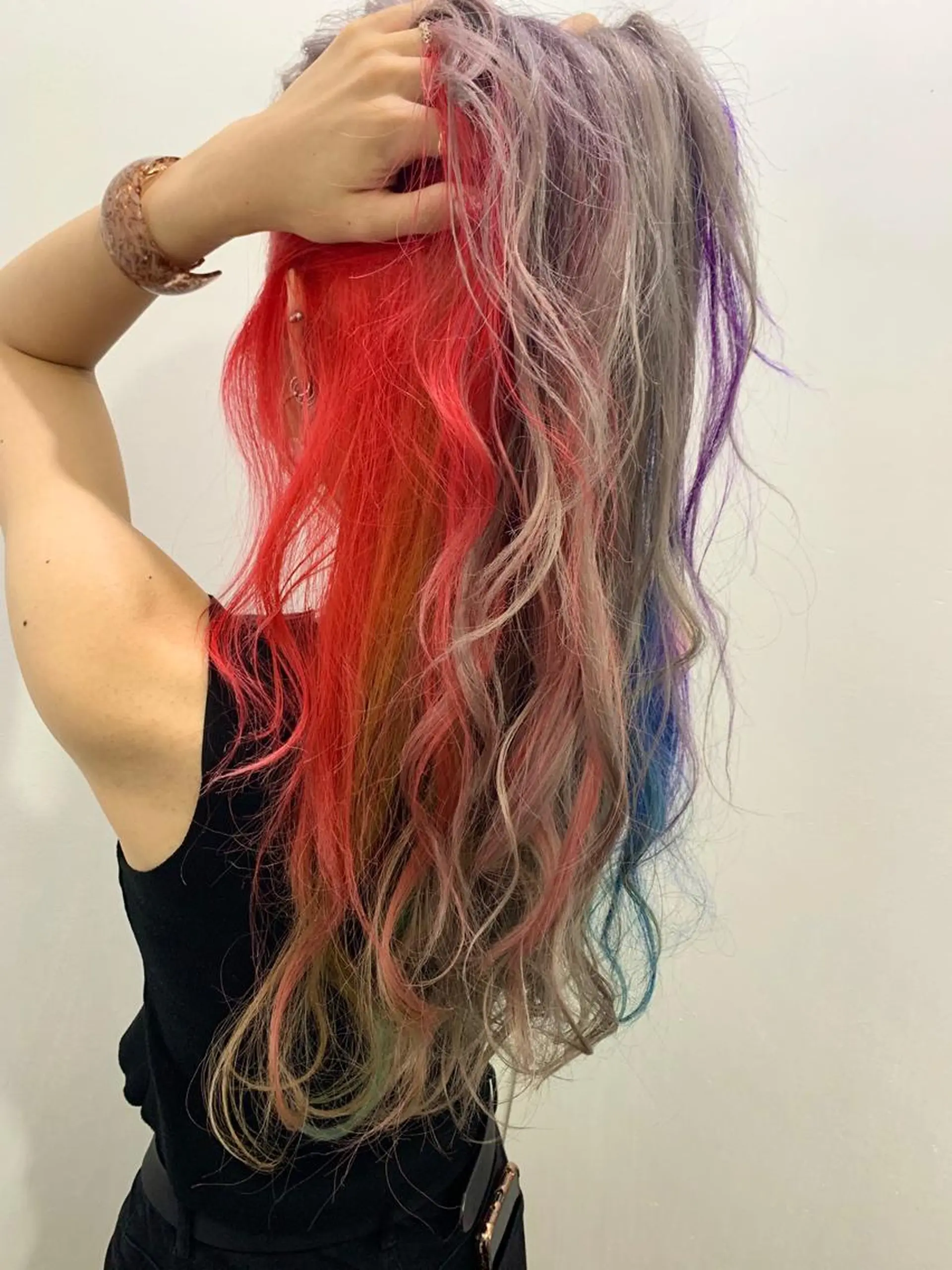 ロング 倉林隆一🐈 ダブルカラー/艶髪のヘアスタイル