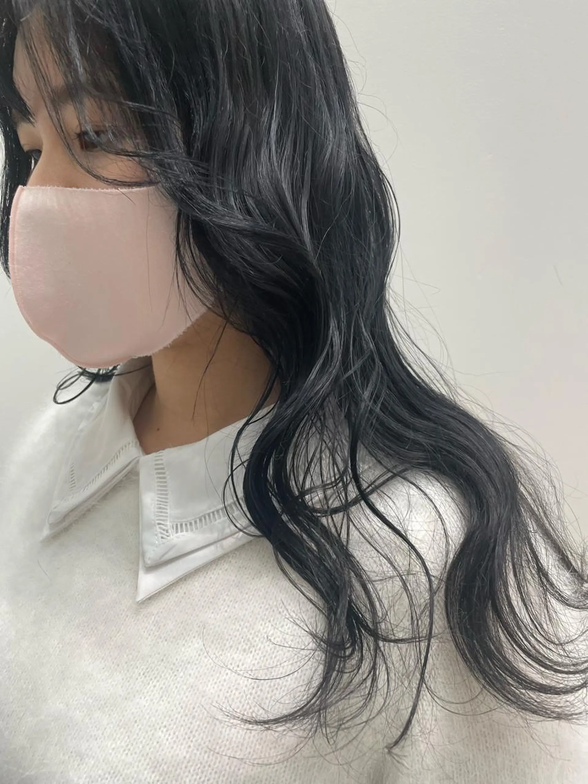 カラー 黒髪 ブルーカラー ブルーブラック ネイビーカラー 河野 いずみのヘアスタイル