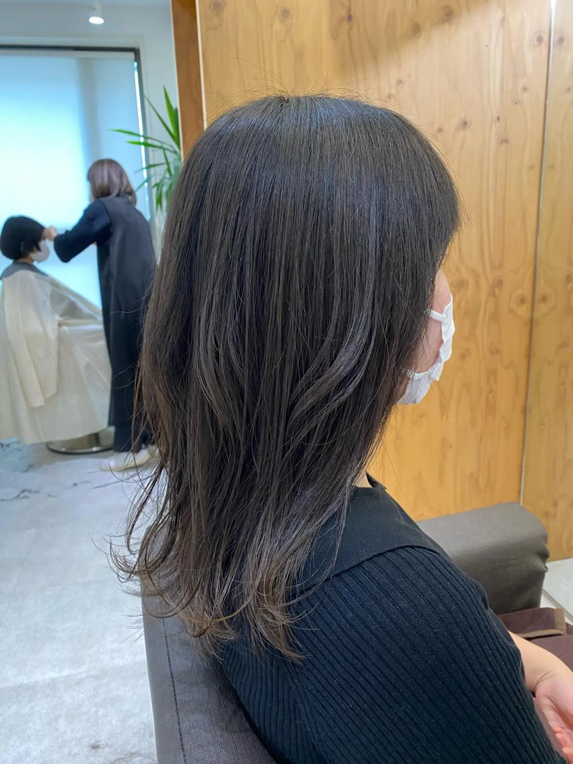 ミディアム カット 梅本 彩香のヘアスタイル