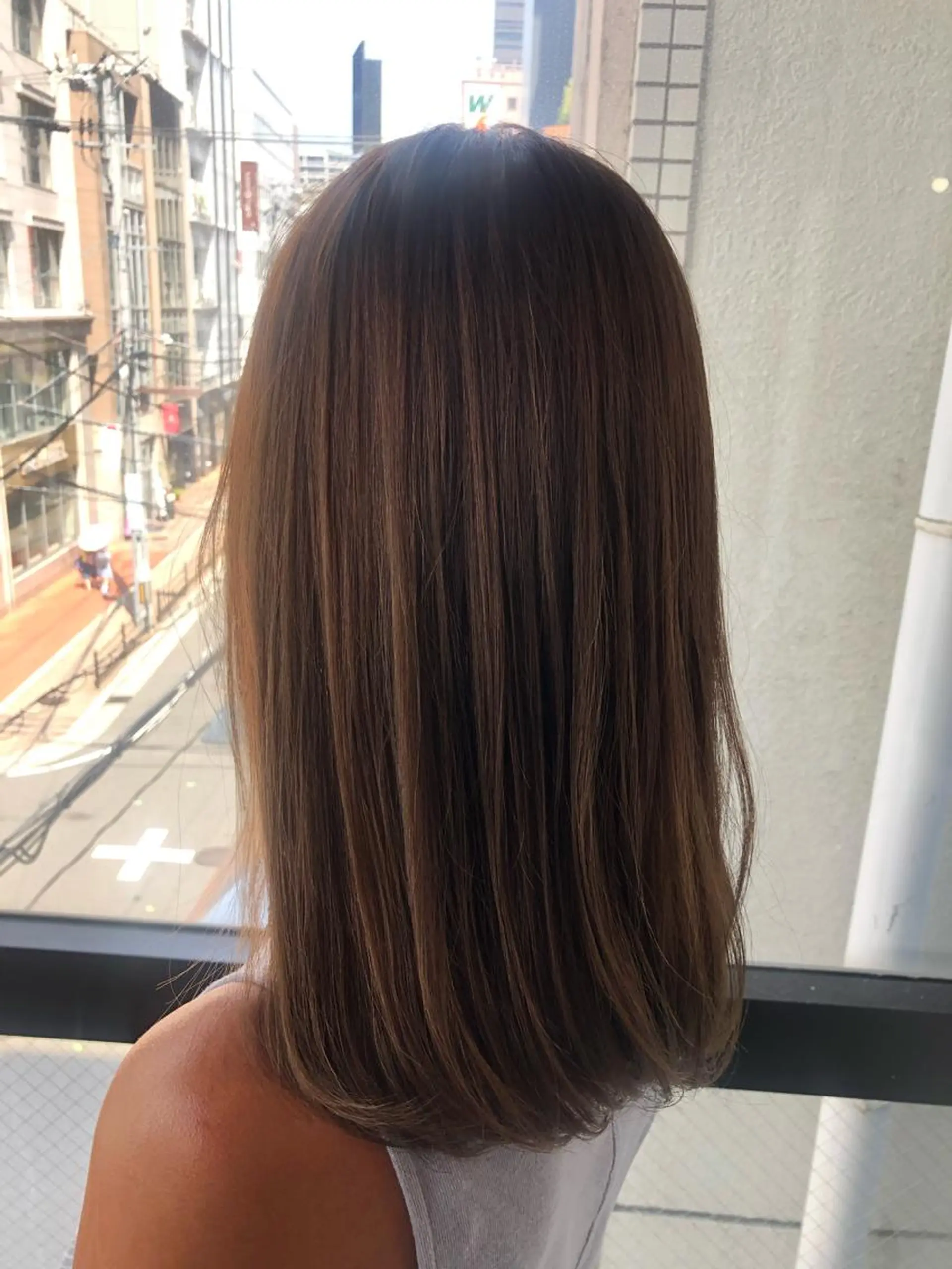 ミディアム カラー 髪質改善&ブリーチ 伊勢 祐一郎のヘアスタイル