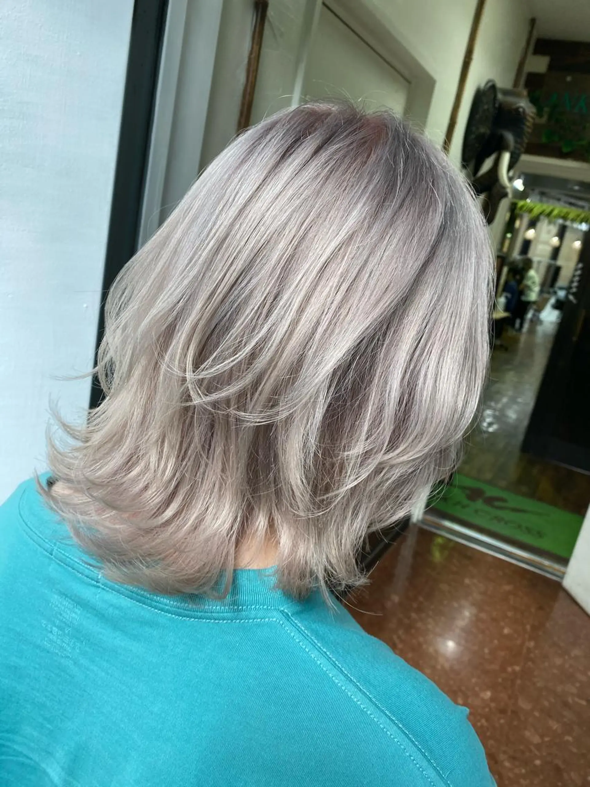 ミディアム カラー ブリーチ ウルフカット ヘアカラー トリートメント FERNA池袋所属・マンツーマン施術✂︎ 金田尚久🎨のヘアスタイル