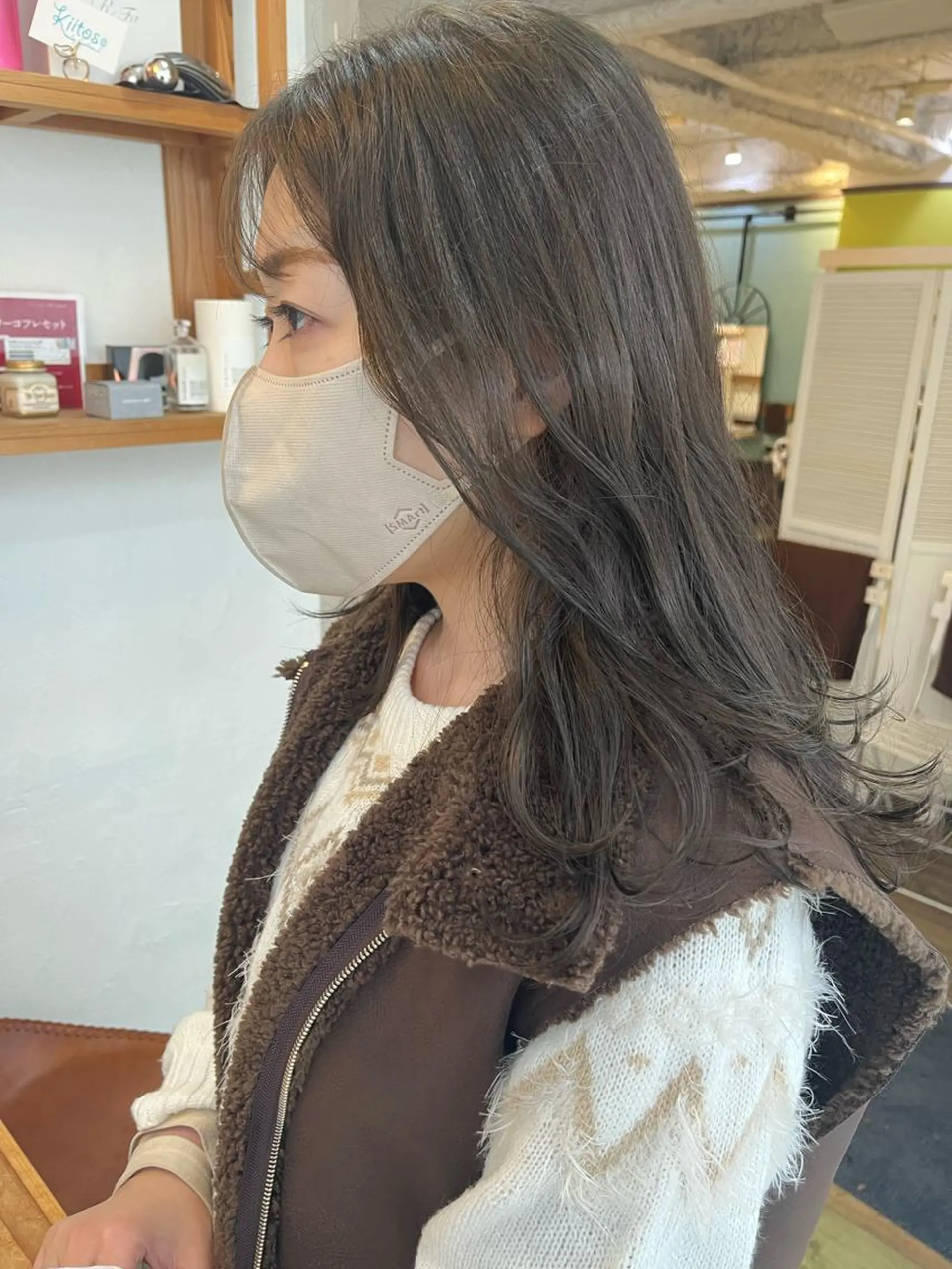 ロング カラー パーマ ヘアアレンジ メンズ メンズブリーチ メンズハイライト メンズインナーカラー ブリーチ 透明感カラー pu+on. nailworks所属・fuyumi / ニュアンスネイルのネイルデザイン