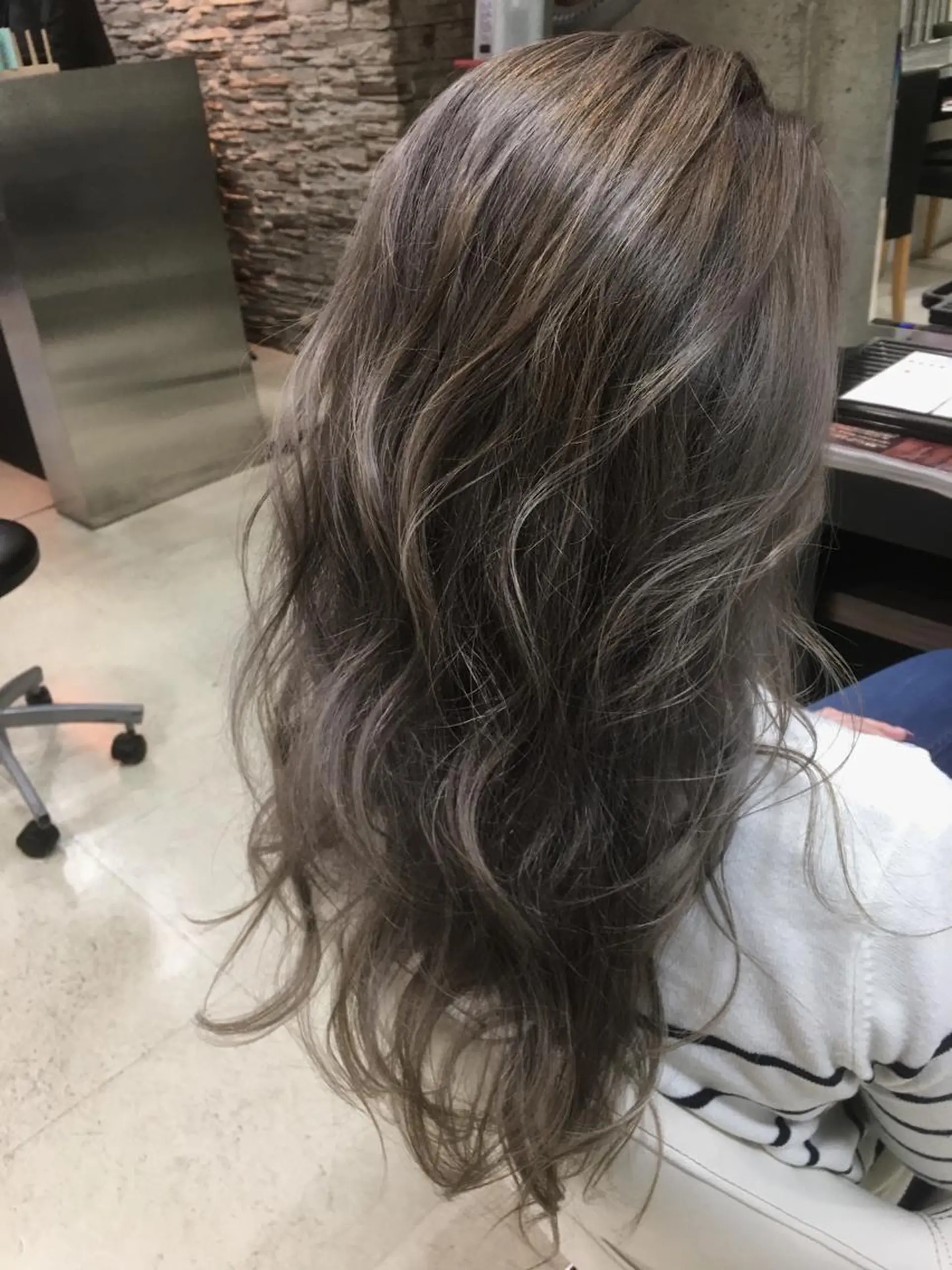 ロング カラー アッシュ イルミナカラー brace 立花のヘアスタイル