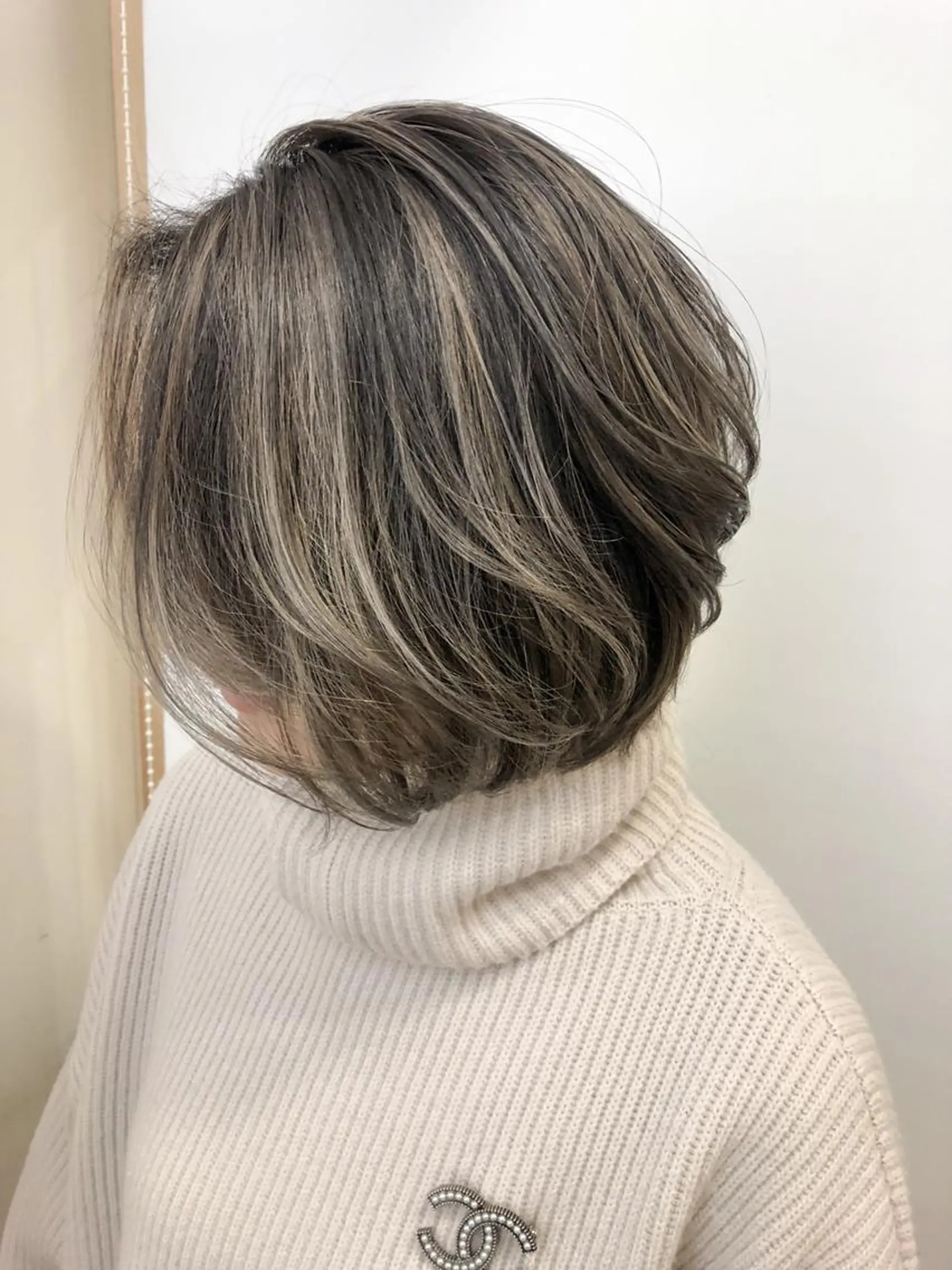 ミディアム カラー ボブレイヤー ハイライトカラー ボブ ハイライト レイヤーカット WONK. ウォンク 心斎橋のヘアスタイル