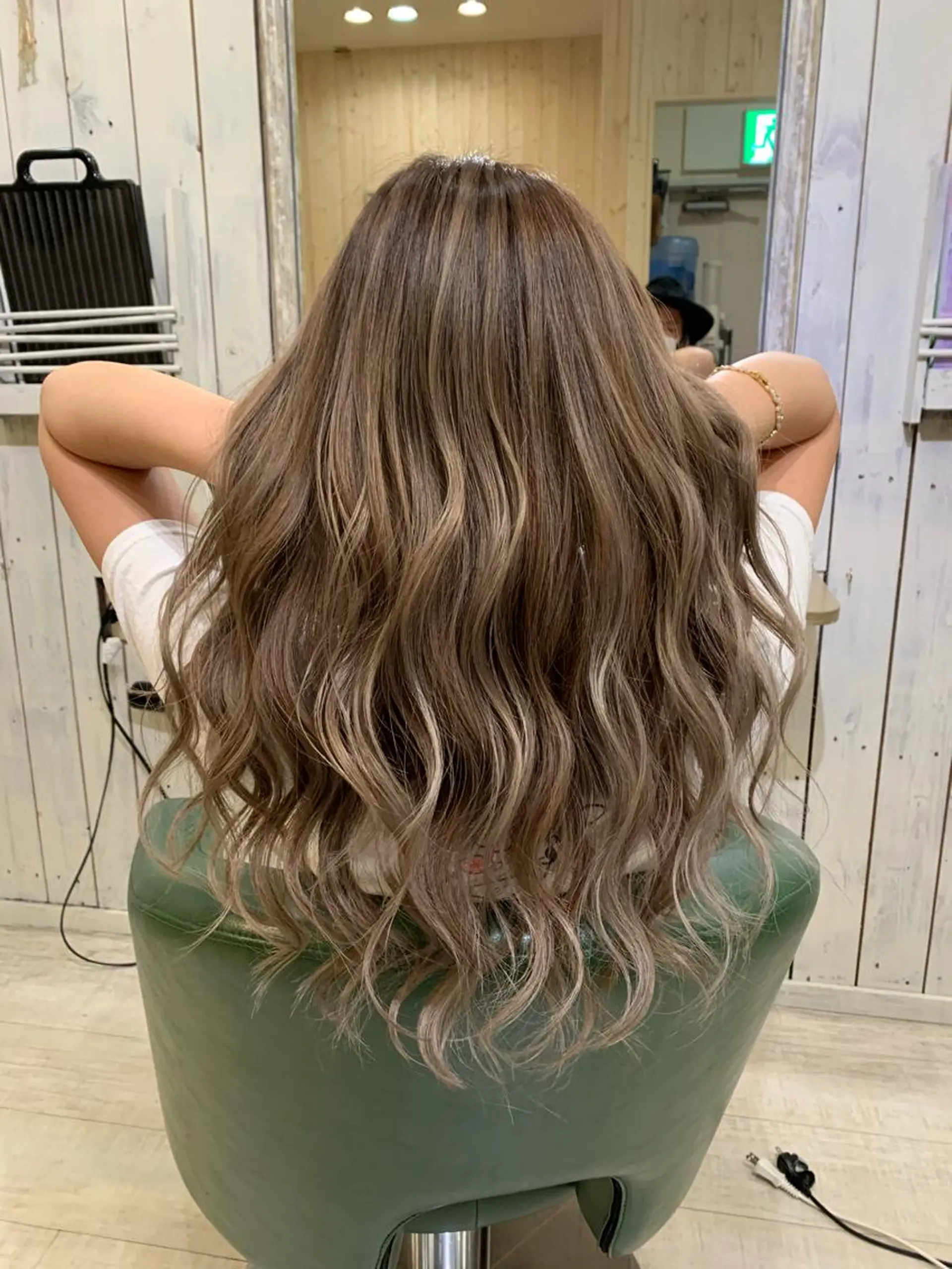 セミロング カット ヘアカラー 高山 滉太のヘアスタイル