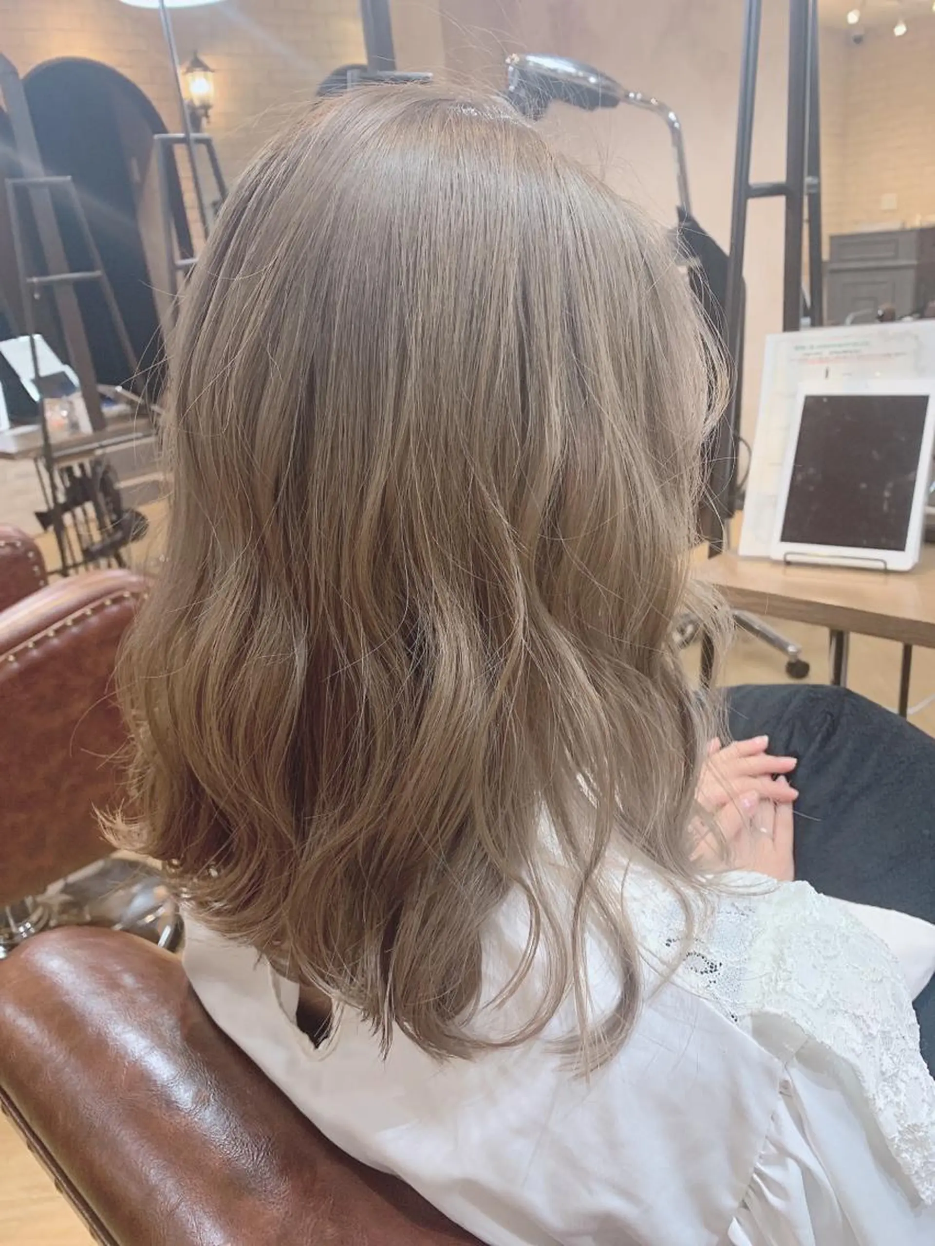 セミロング カラー ブリーチ 髪質改善＆韓国風 RINAのヘアスタイル