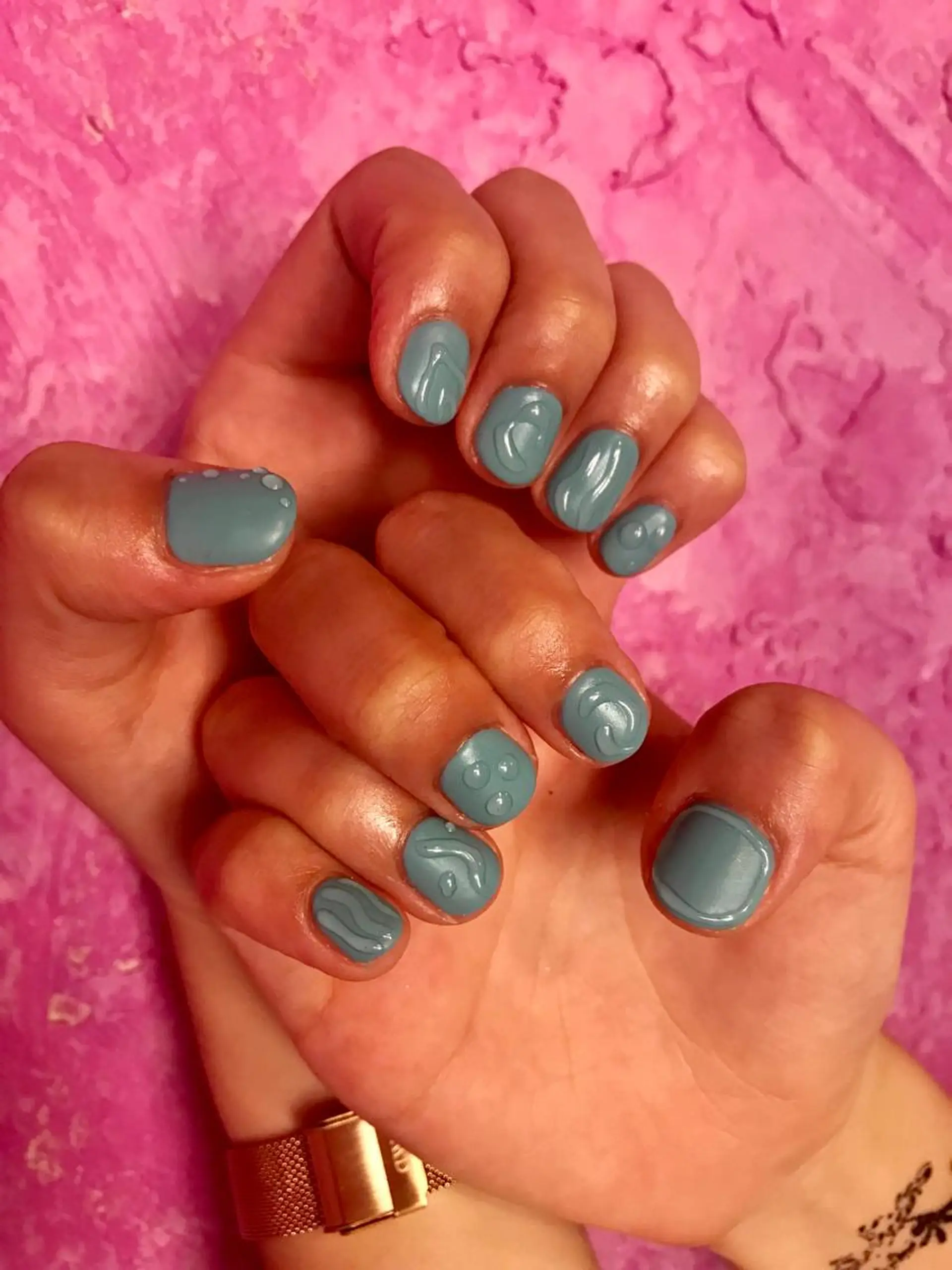 ネイル キラキラ オメメのネイルデザイン