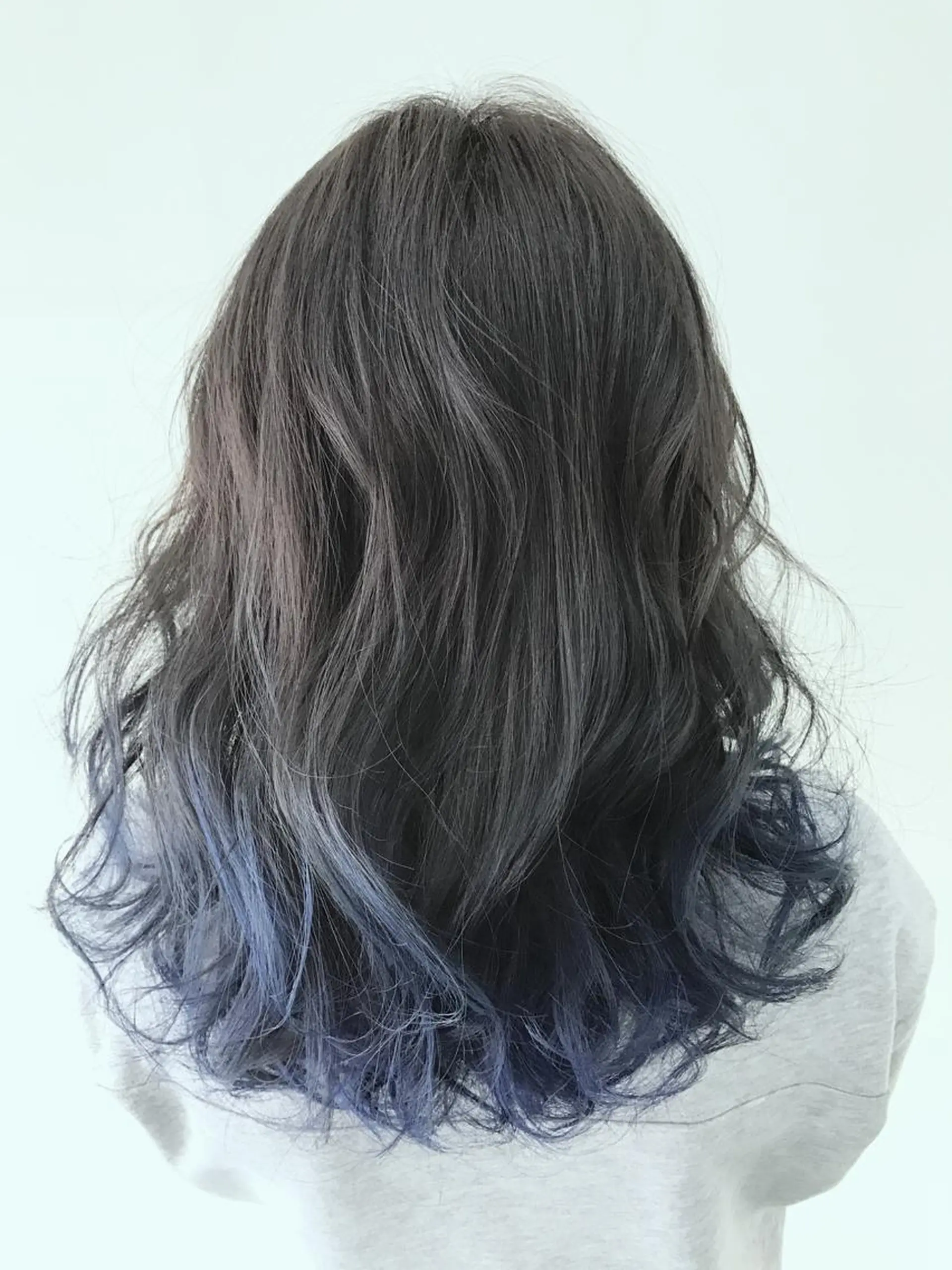 セミロング カラー ブルーカラー グラデーションカラー Lee枚方所属・今里 弘樹のヘアスタイル