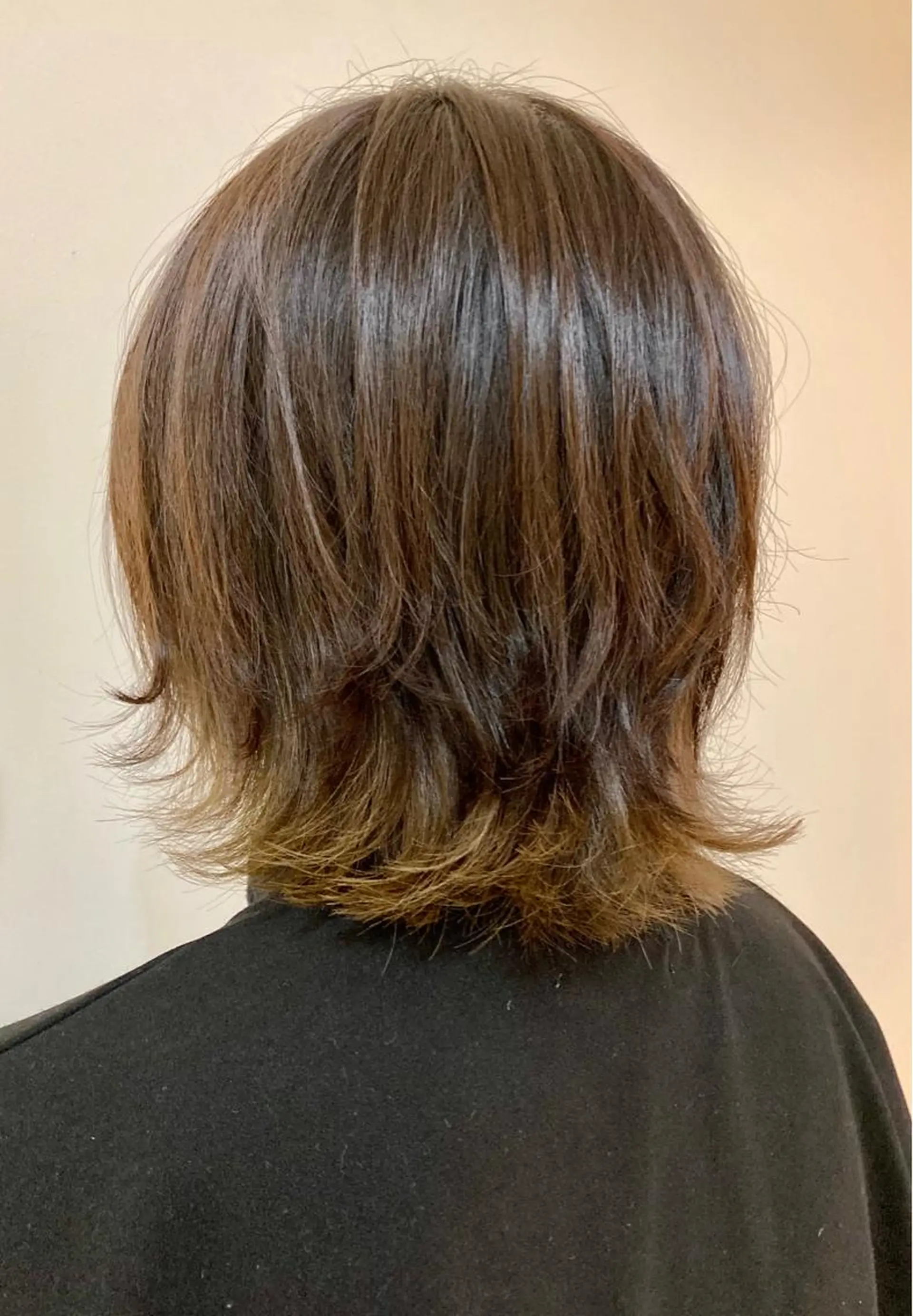 ミディアム カラー ブリーチ カット ヘアカラー トリートメント 品田 真里のヘアスタイル