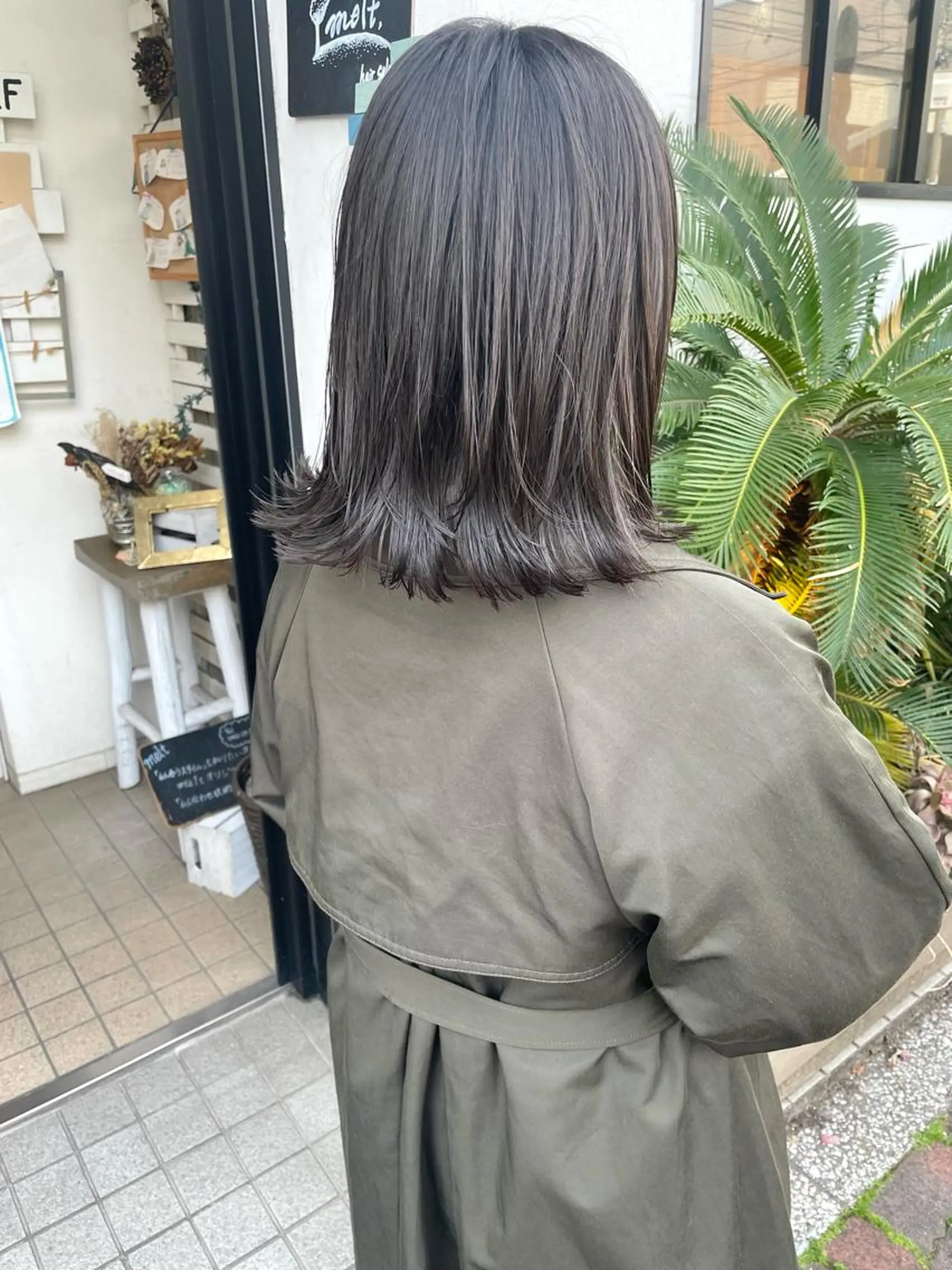 ミディアム カラー ボブレイヤー アッシュ ベージュカラー ブリーチ ブラウンカラー 🩰オリーブ/ ベージュ松本咲花🩰のヘアスタイル