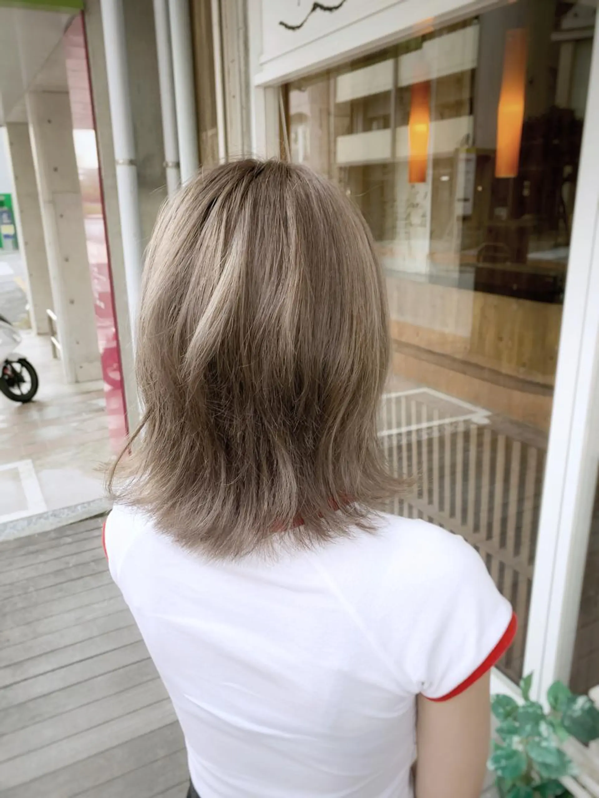 ミディアム カラー ヘアアレンジ ベージュカラー ホワイトベージュ VIM hairおもろまち店のヘアスタイル