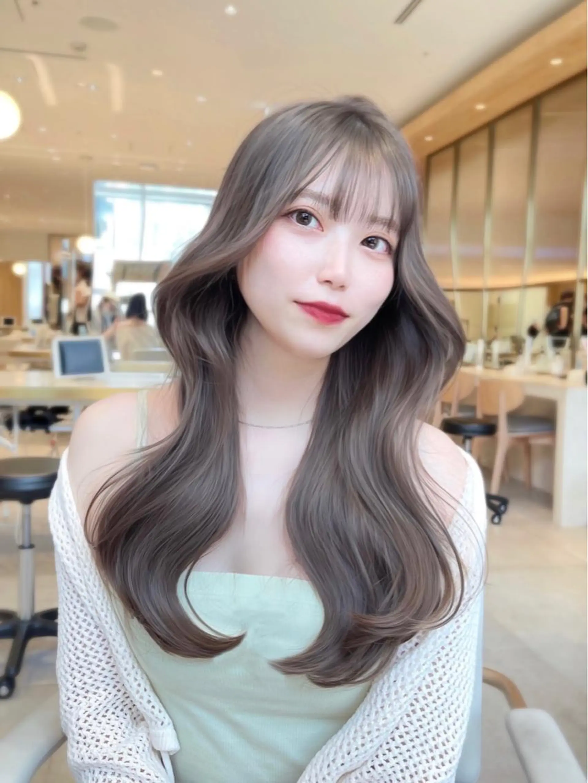 ロング くびれヘア かきあげバング 似合わせカット 小顔カット ワンホンヘア カット ヘアカラー トリートメント ボブパーマ ウルフパーマのヘアスタイル