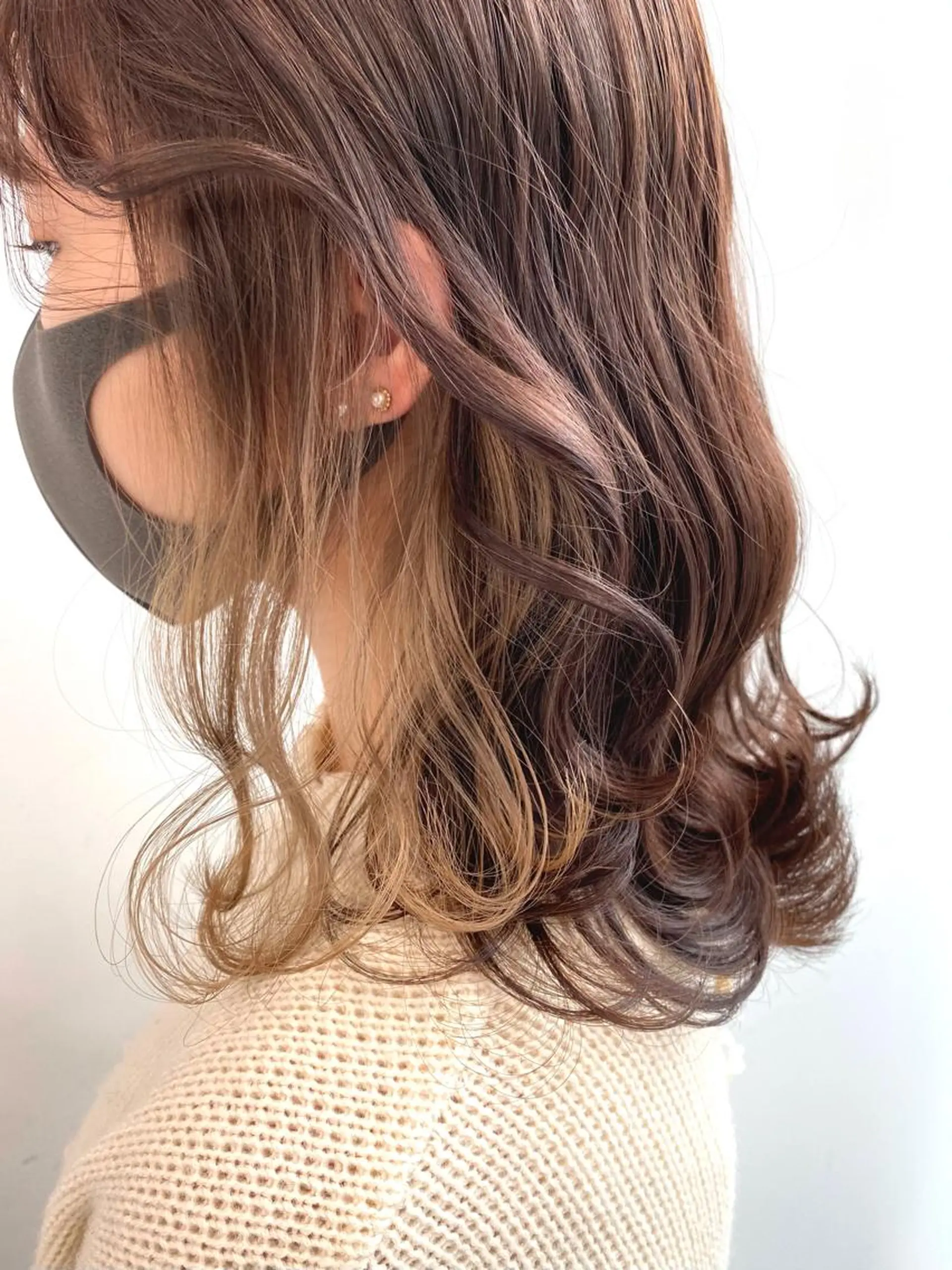 ミディアム カラー ヘアアレンジ ベージュカラー ブリーチ イヤリングカラー ホワイトベージュ ヘアカラー トリートメント 🦄インナーカラー 🦄貫井彩花のヘアスタイル