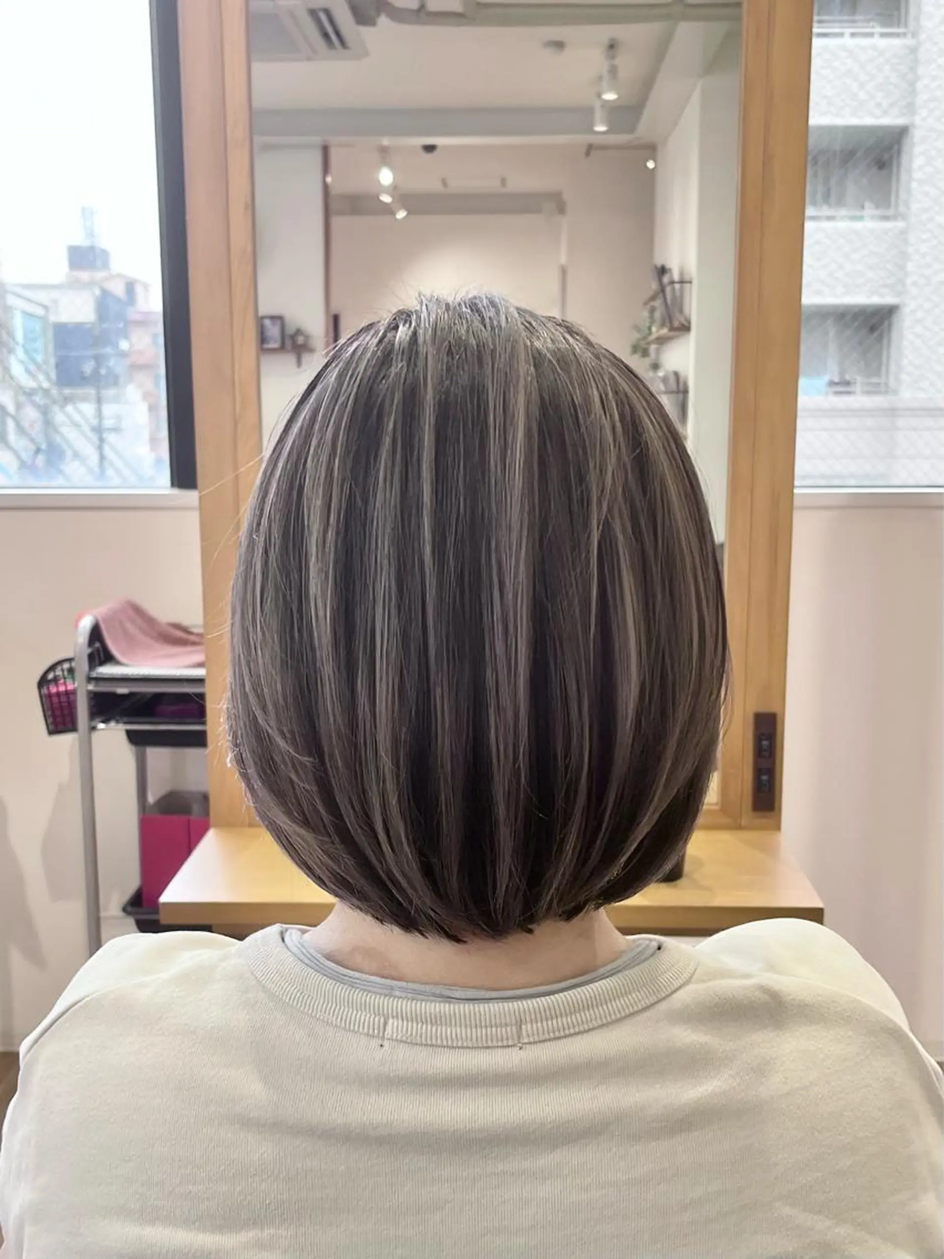 ショート カラー アッシュ アッシュグレー アッシュグレージュ バレイヤージュ ブリーチ ヘアカラー KIZU 髪質改善 オカルト怪談のヘアスタイル