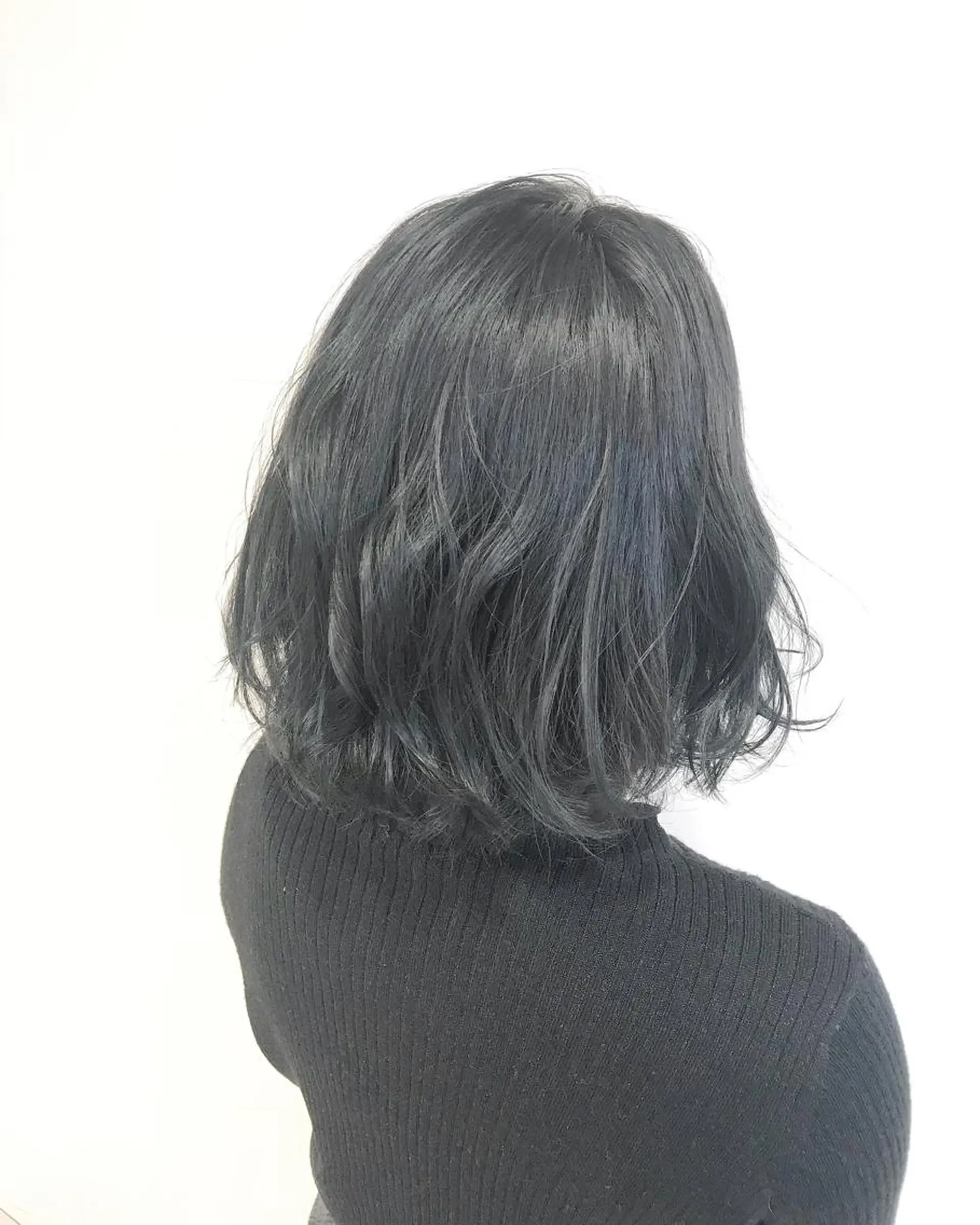ショート カラー 黒髪 ブルーカラー ブルーブラック 透明感カラー ヘアカラー トリートメント chiyo yasuのヘアスタイル