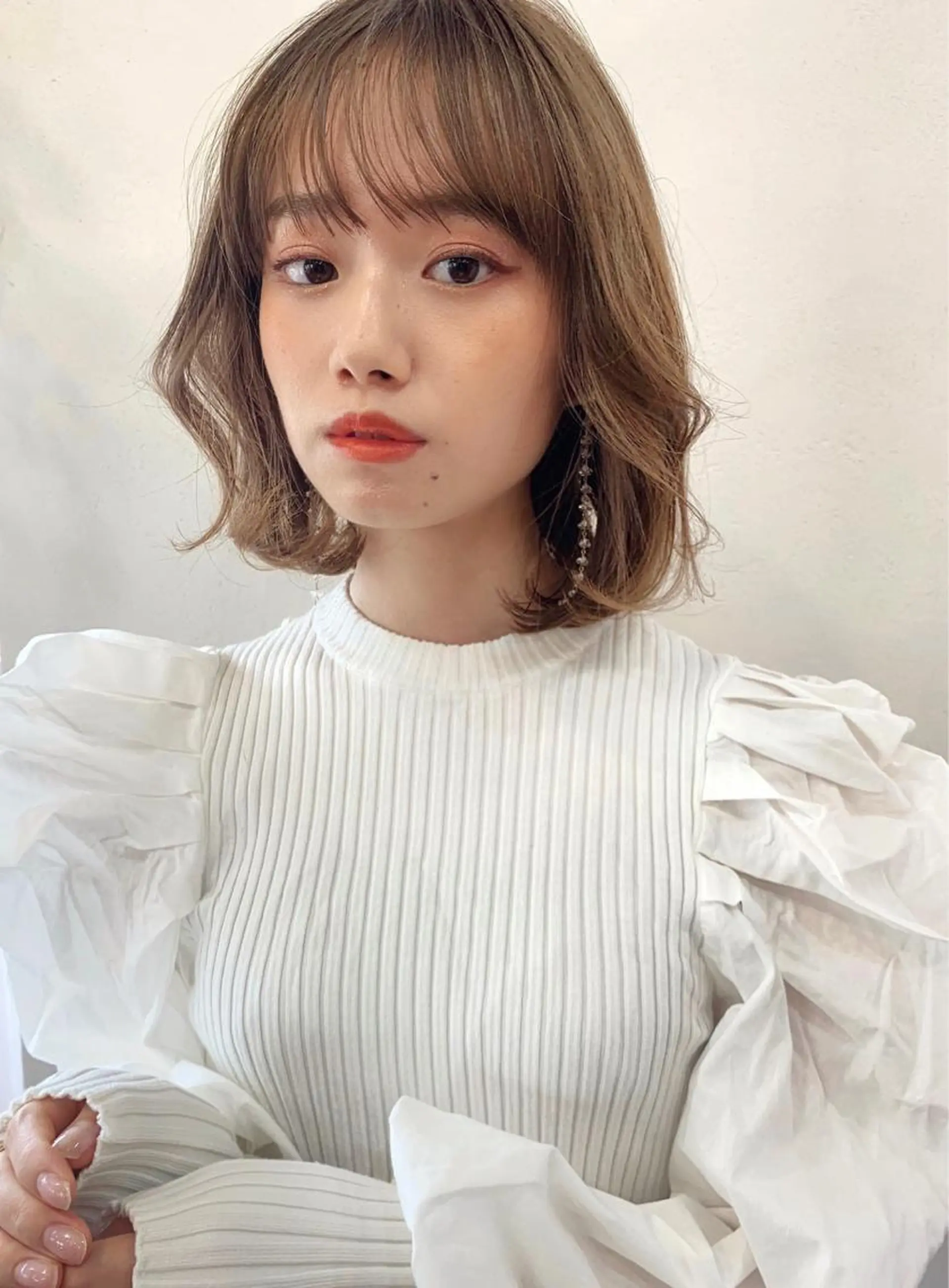 ショート カラー レイヤーカット、 大人可愛い　中村美羅のヘアスタイル