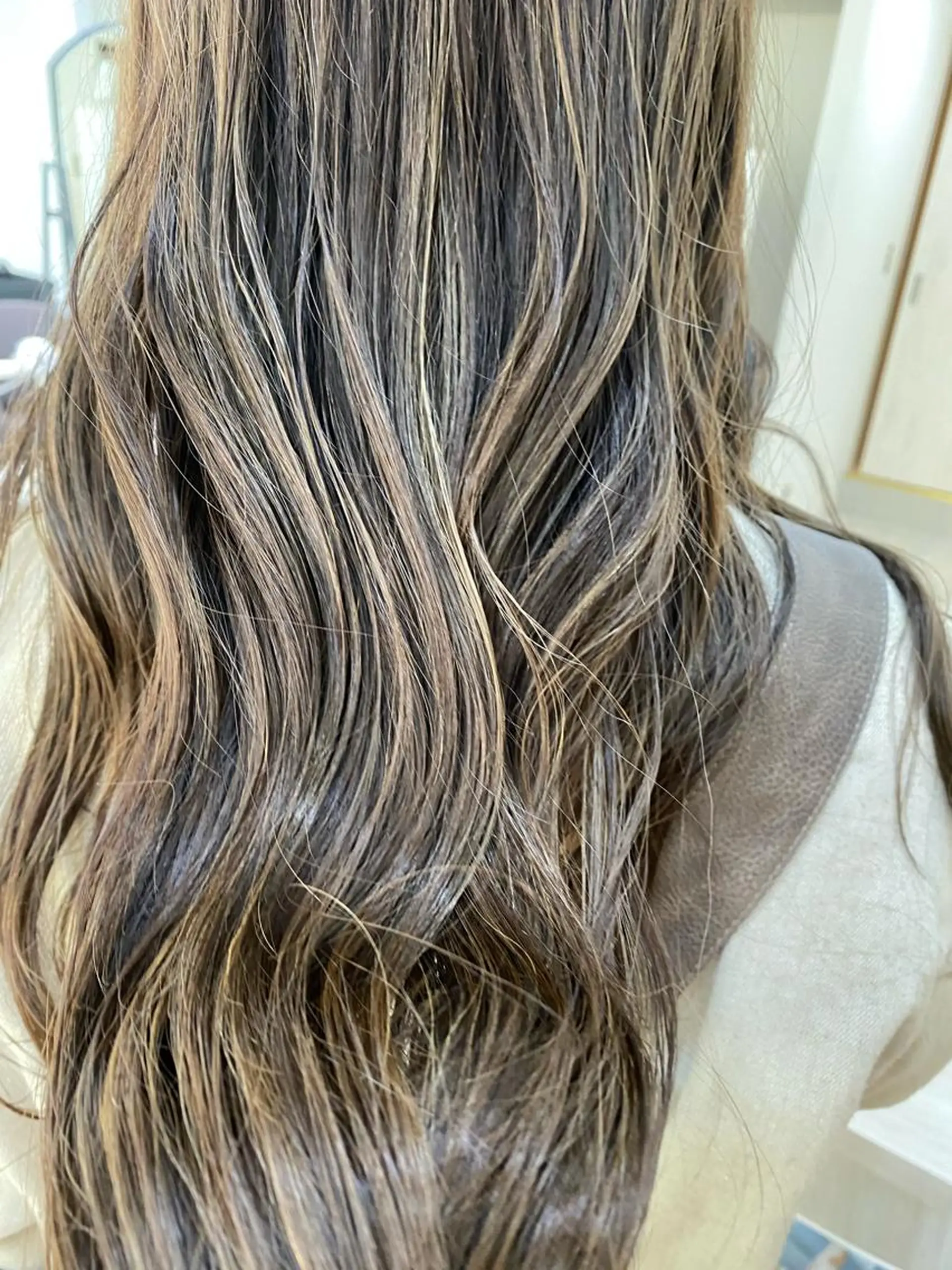 ロング ハイライト カット ヘアカラー トリートメント a-o岡野　こやま しんぺいのヘアスタイル