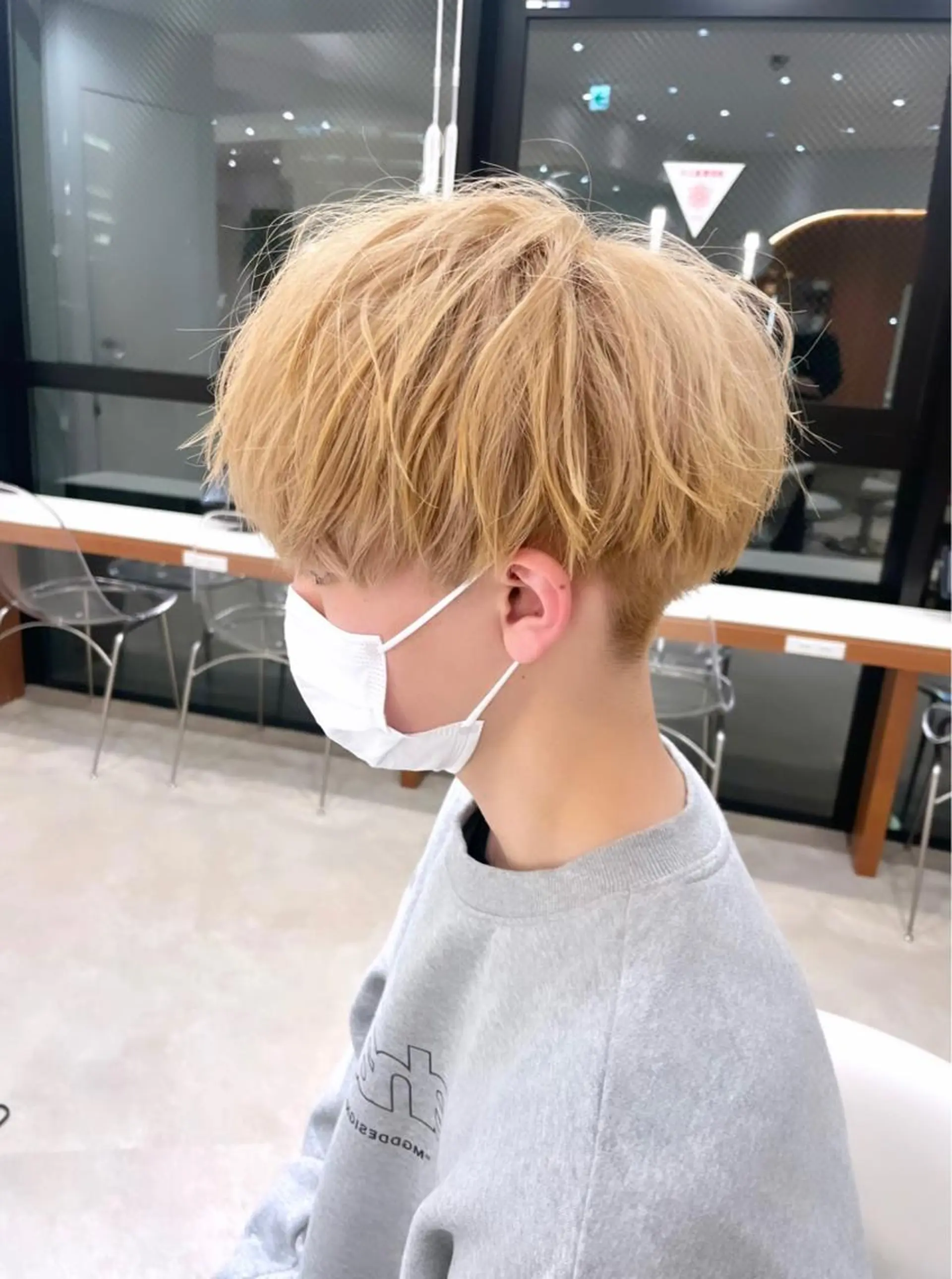 ショート カラー メンズ メンズブリーチ メンズハイトーン マッシュ ベージュカラー ブリーチ カット ヘアカラー トリートメント SNSで大バズり‼️ 欧米風ヘア大ヒット中のヘアスタイル