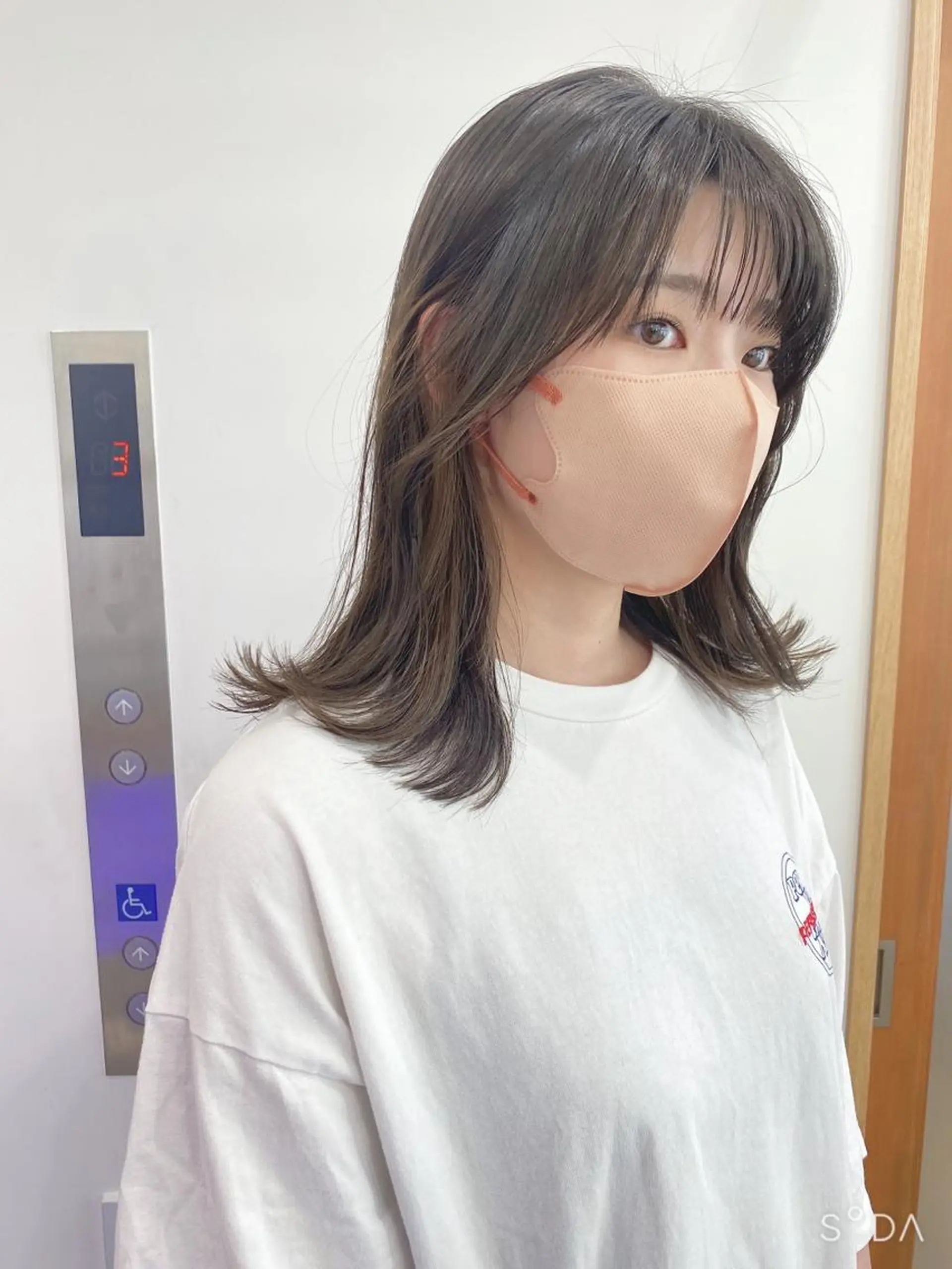 ミディアム カラー THE DAY所属・AKI HASHIMOTOのヘアスタイル