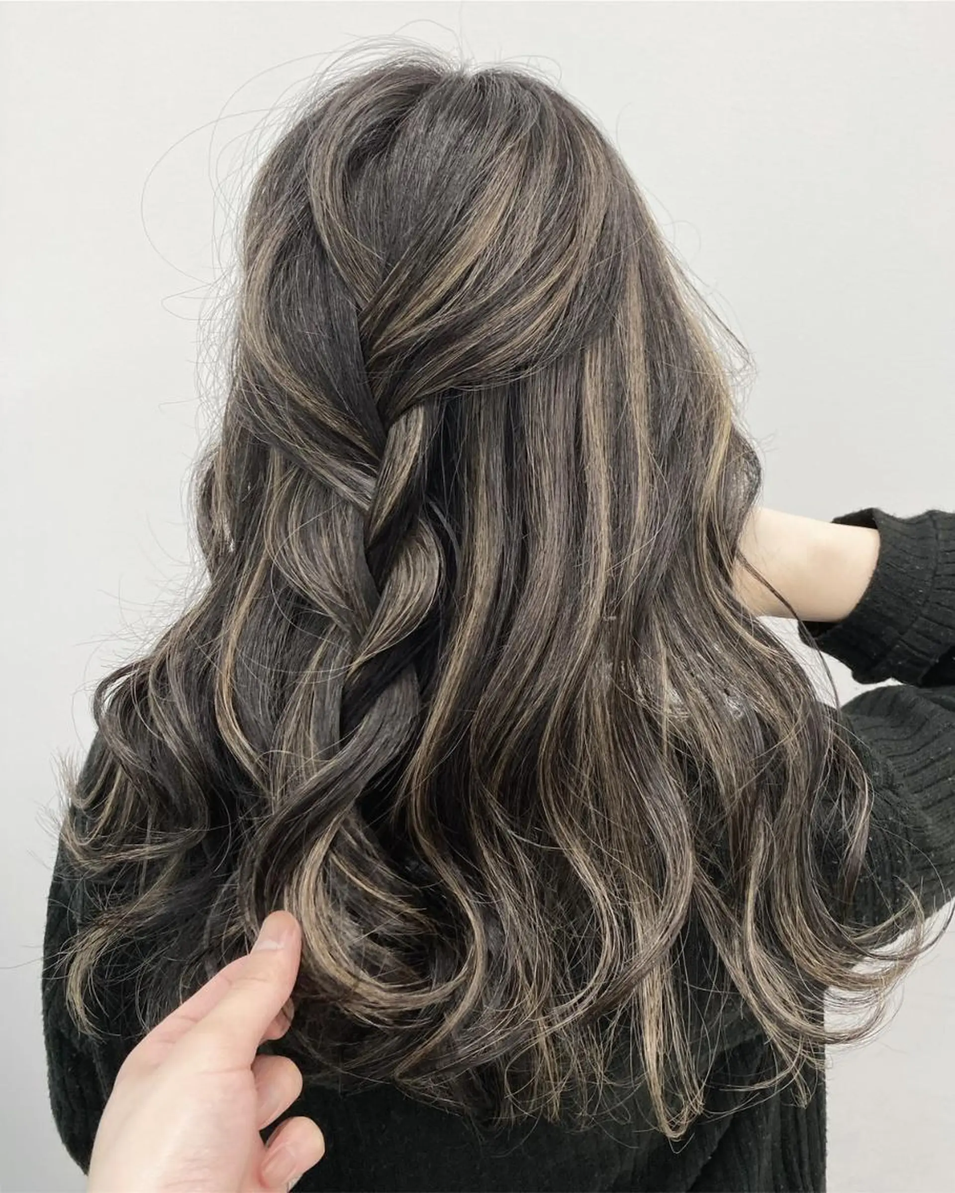 セミロング アッシュ エギョモリ フレンチガーリー 髪質改善 オン眉 カット ヘアカラー トリートメント 公式 Ease by amble luxeのヘアスタイル