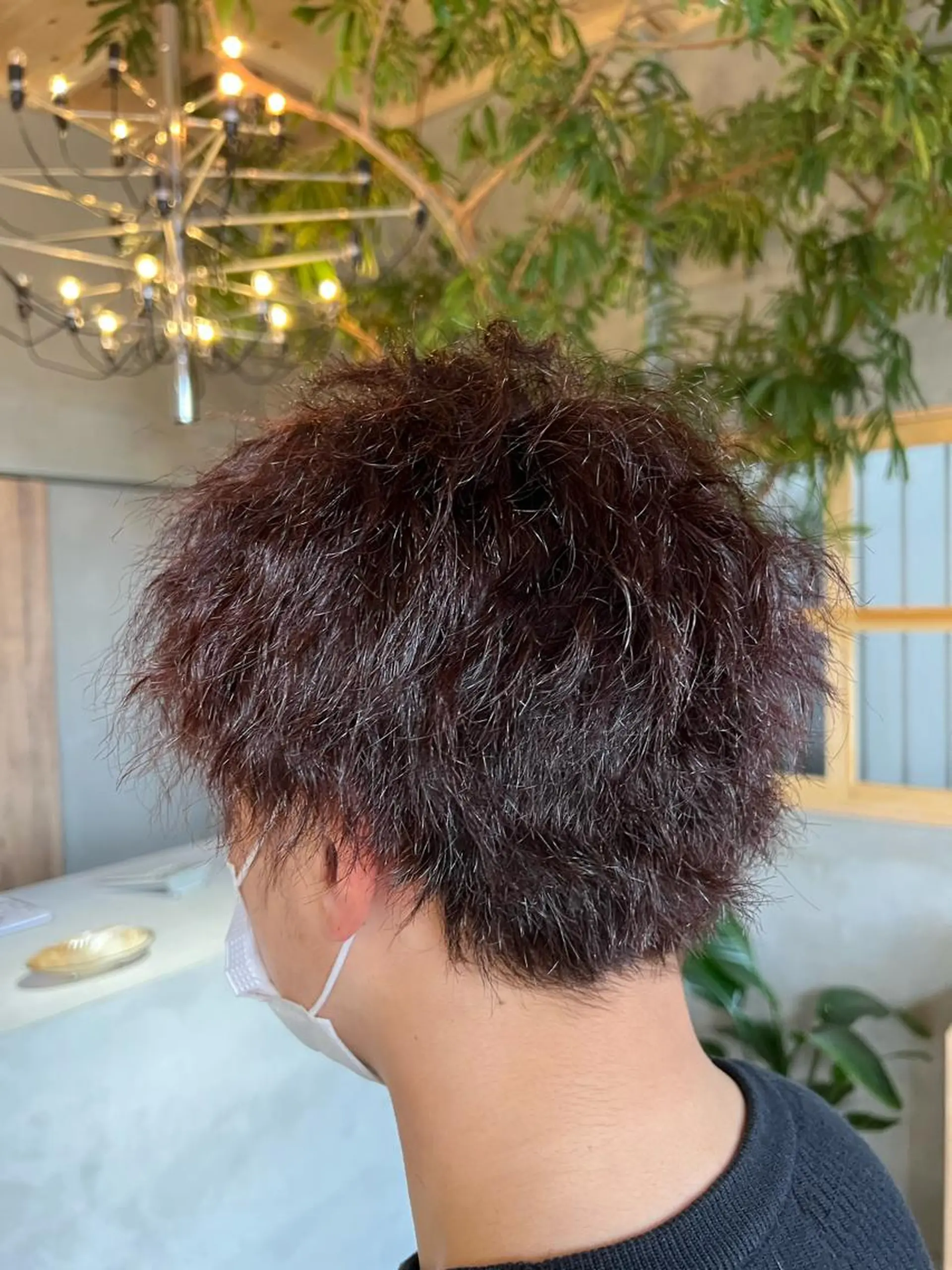 ショート パーマ メンズ フェードカット メンズハイライト メンズインナーカラー メンズパーマ メンズツイストパーマ SHINYA シンヤヘアーズのヘアスタイル